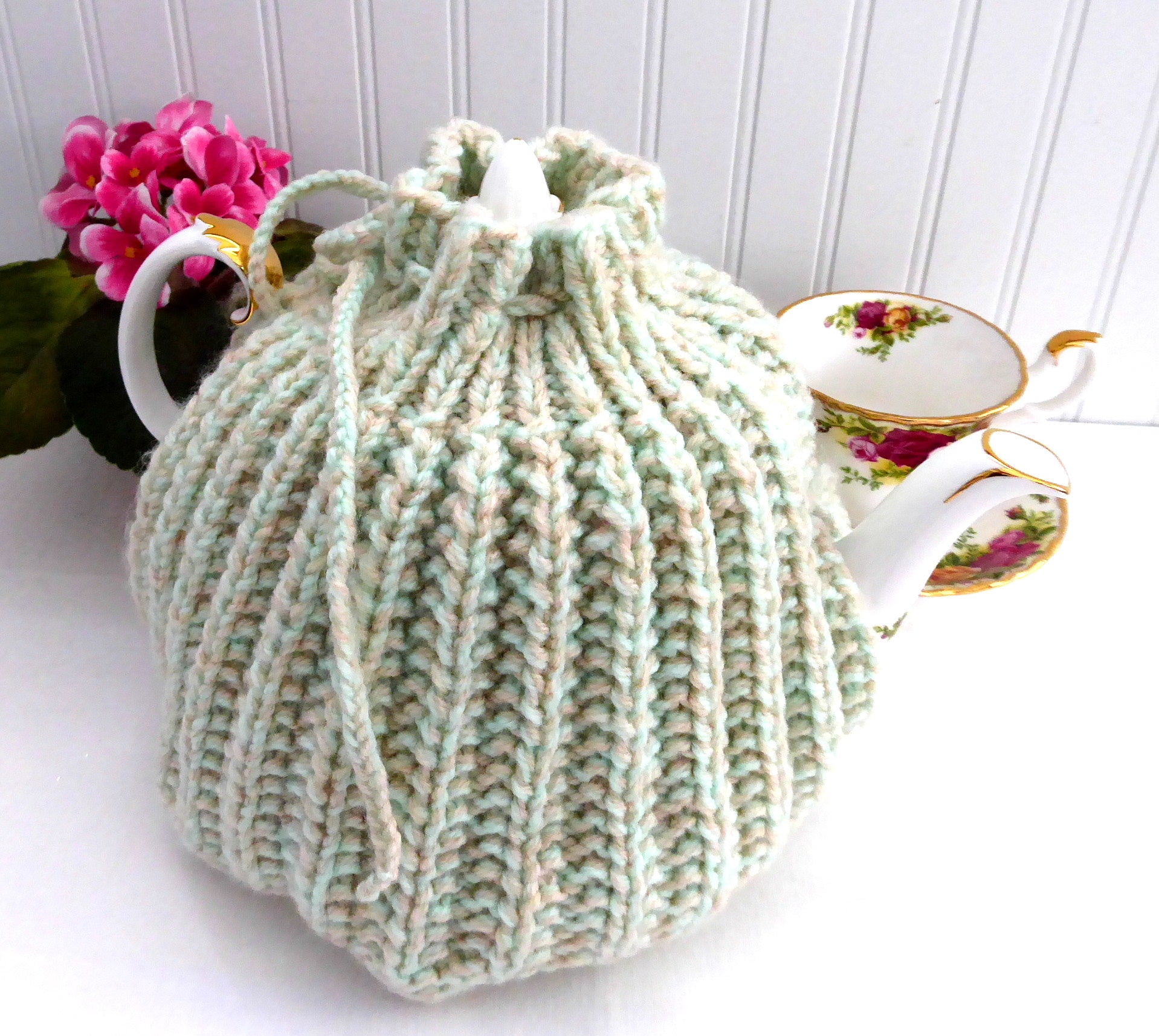 Vintage 1950s Heathered Green English Tea Cozy - Large Retro Knit Tea Cosy in Cream & Tan | Perfect for Tea Parties, Afternoon Tea & British-Themed Events