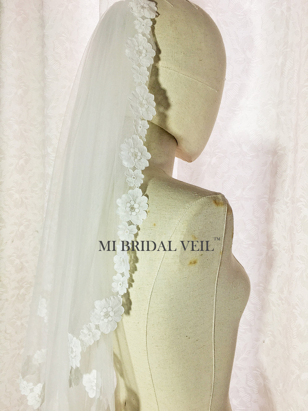 Elegant Boho Lace Wedding Veil with Floral Embroidery - Fingertip Length Bridal Veil for Romantic Ceremonies | Perfect for Bohemian, Beach & Outdoor Weddings