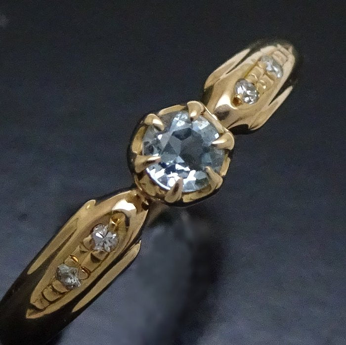 4℃ Aquamarine Diamond Ring in 18K Yellow Gold - Elegant Jewelry for Weddings, Anniversaries & Special Occasions