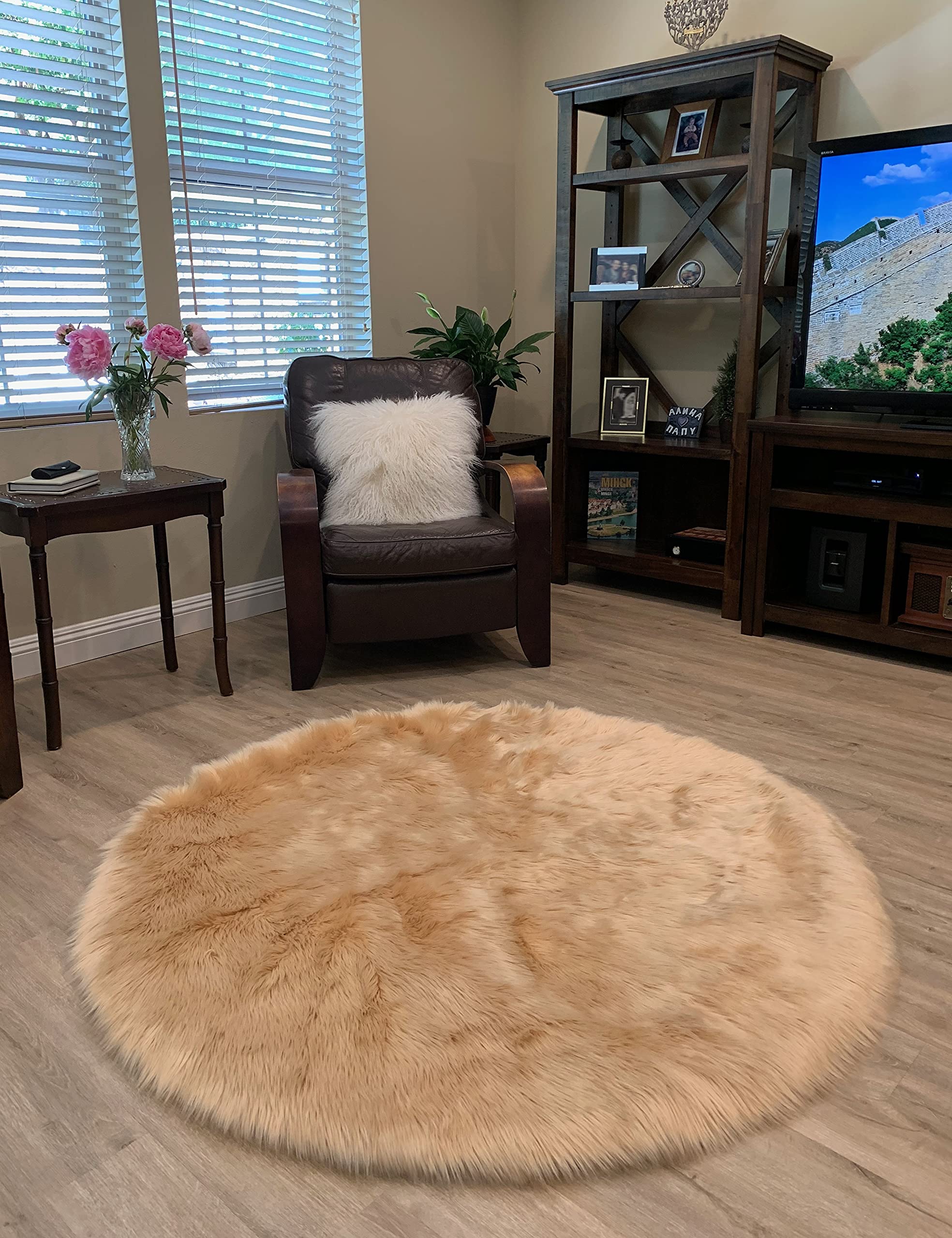 LAMBZY Faux Sheepskin Super Soft Hypoallergenic Silky Round Shag Rug - 6' Beige Fluffy Area Rug for Living Room, Bedroom, Nursery & Sofa - Cozy Home Decor for Winter & Pet-Friendly Floor Mat