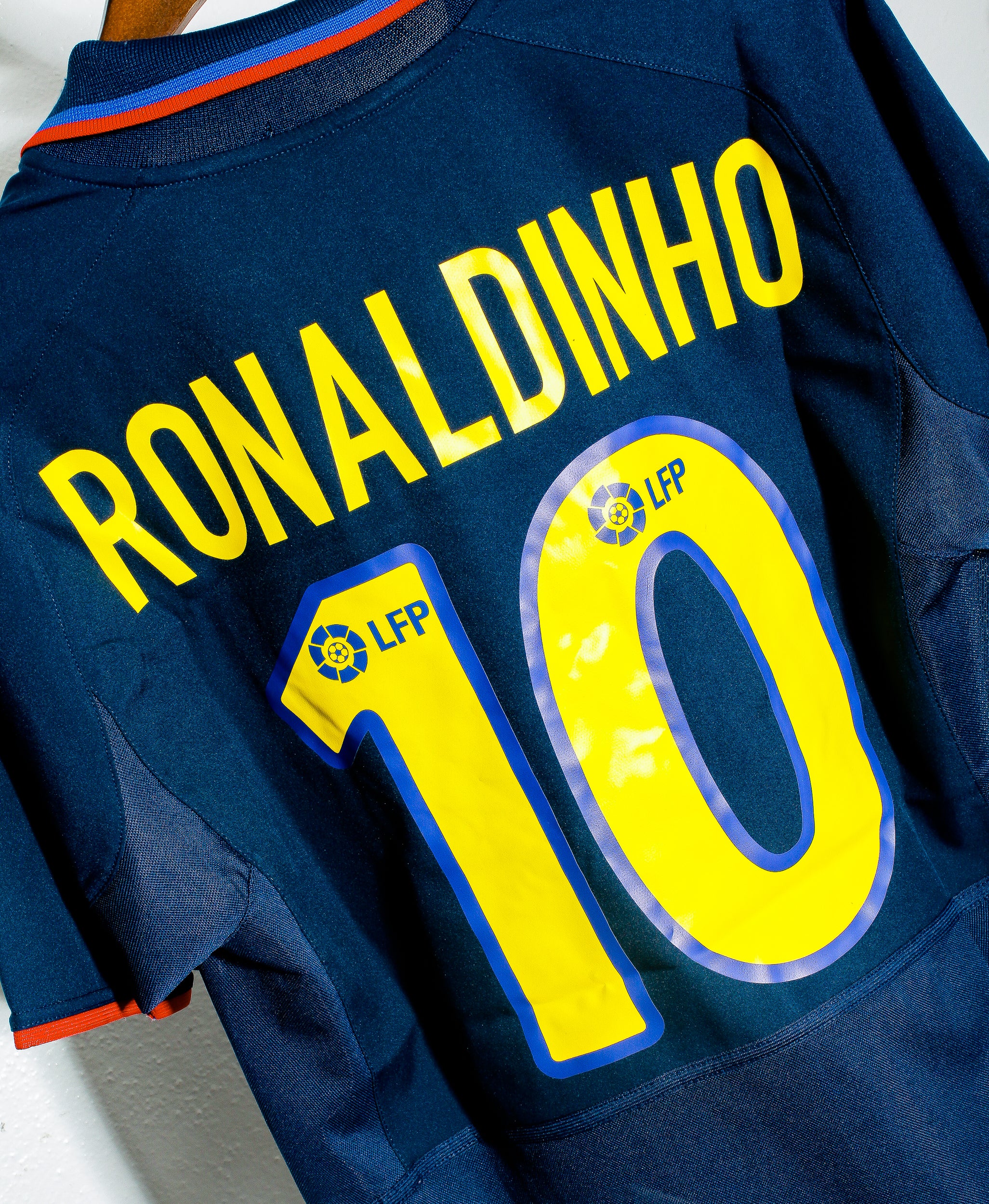 Authentic 2002 FC Barcelona Away Jersey #10 Ronaldinho (Medium) - Vintage Soccer Shirt for Fans, Collectors & Match Days