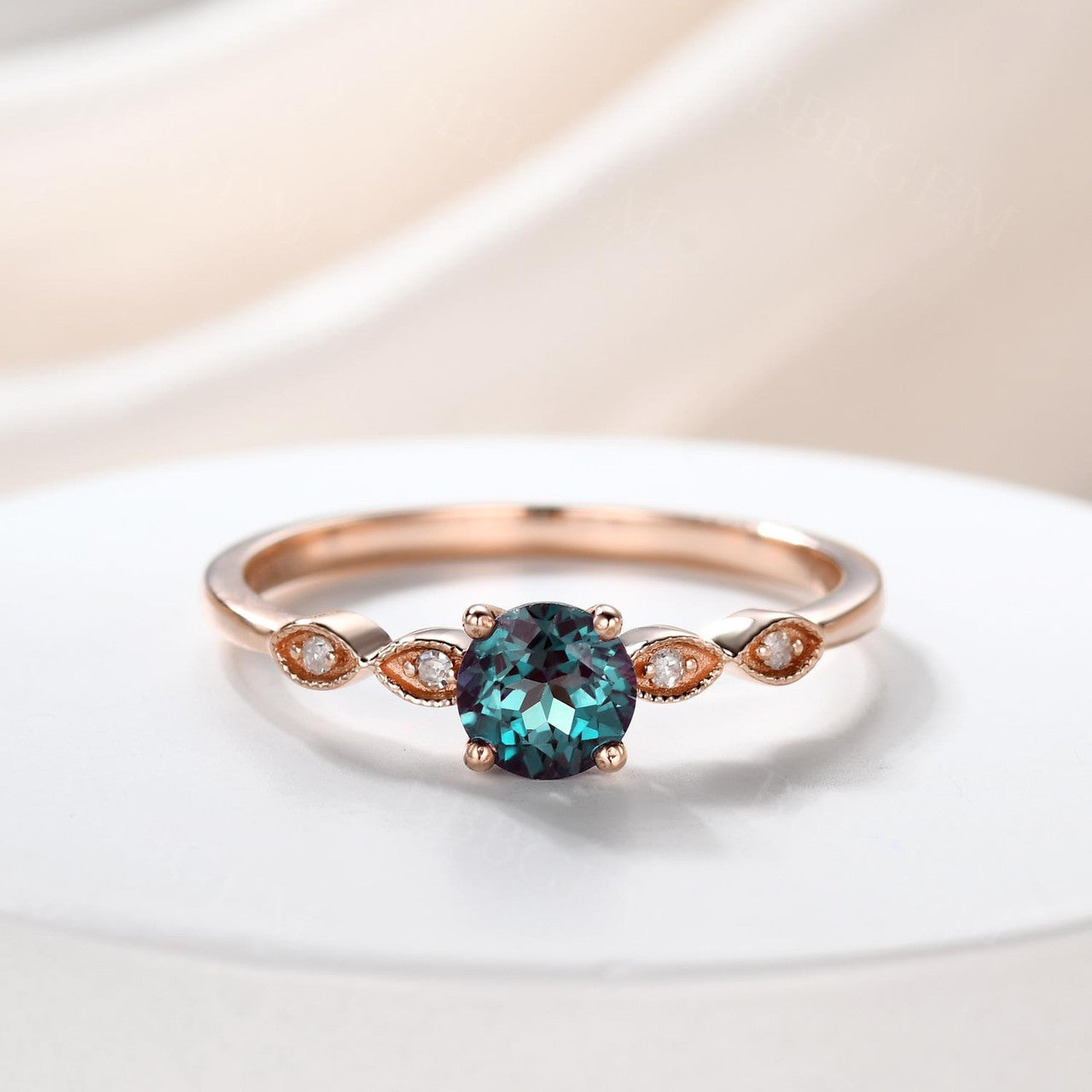 14K/18K Gold Classic RST Alexandrite Diamond Engagement Ring for Women - Perfect for Proposals, Anniversaries & Special Occasions