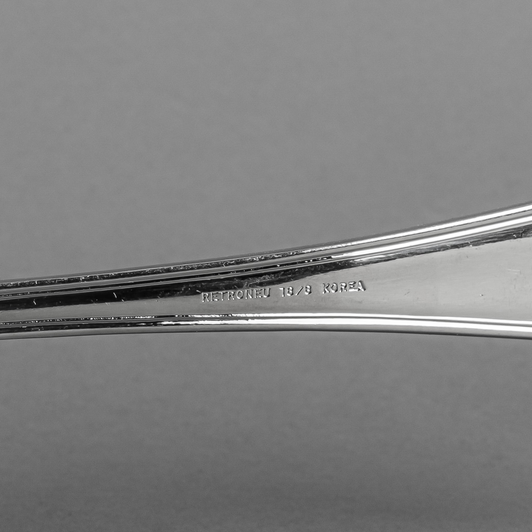 RETRONEU Hampton Shell Stainless Steel Flatware Set - 9-Piece Place Settings with Extras - Elegant Dinnerware for Formal Dining, Wedding Gifts & Home Entertaining