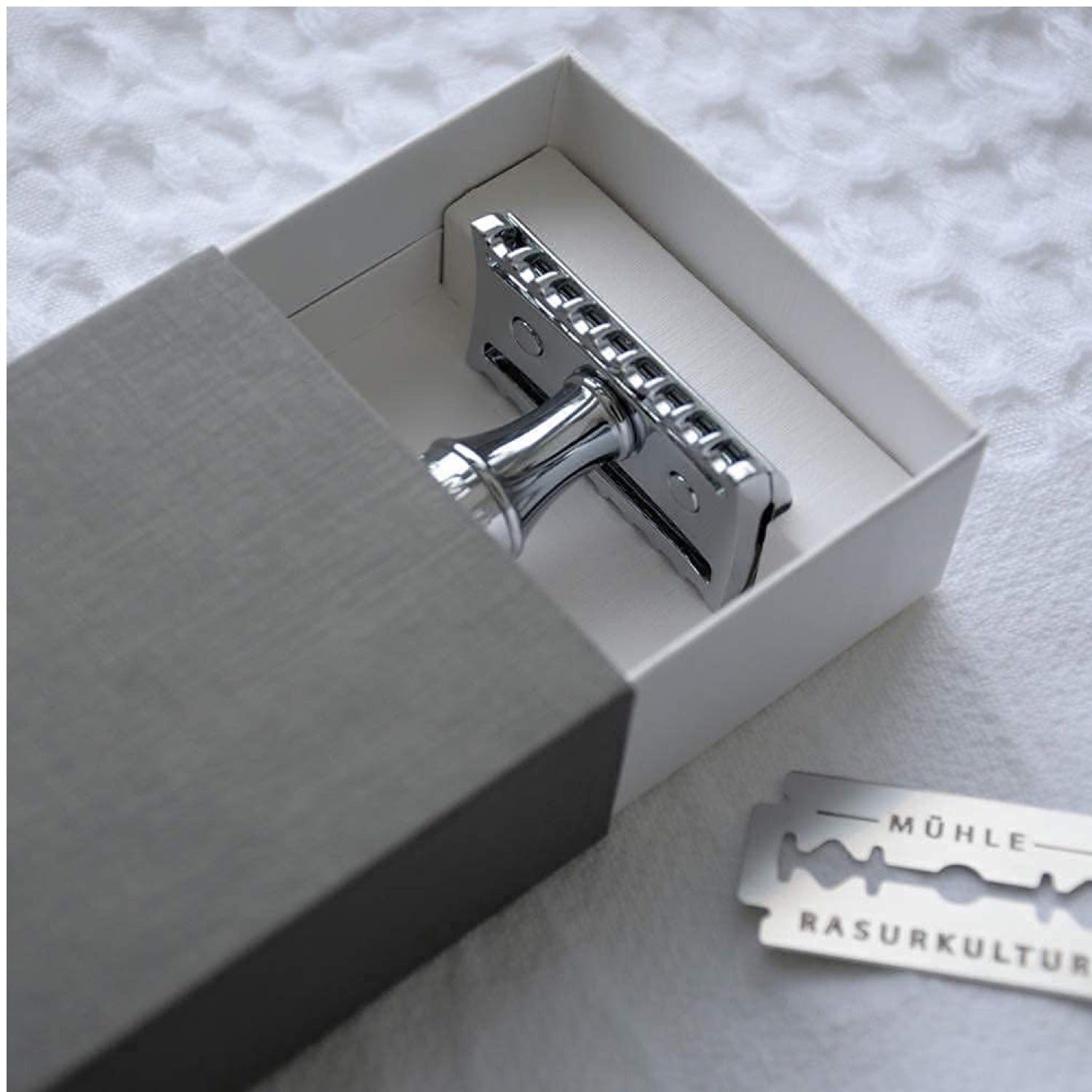 Muhle R41 GRANDE Open Comb Safety Razor for Men - Stainless Steel Shaving Razor with Ergonomic Handle for a Close, Smooth Shave - Perfect for Wet Shaving & Grooming Routine