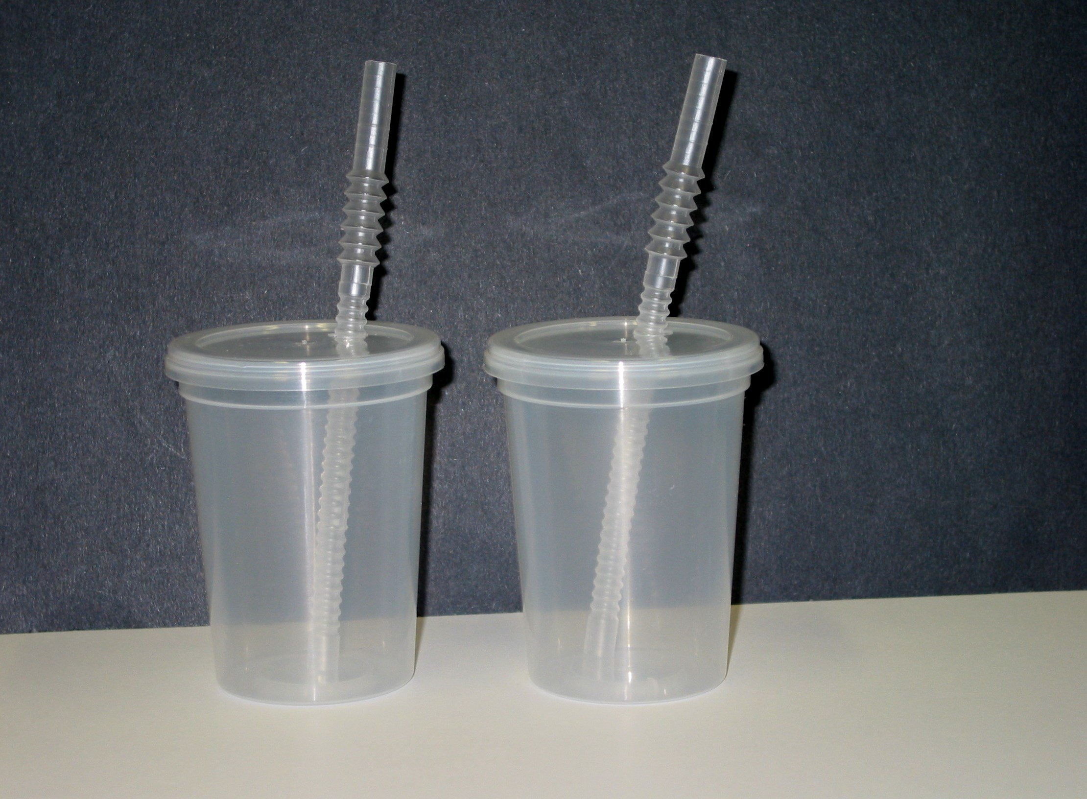 12oz Small Plastic Drinking Cups with Lids & Straws - 100 Pack Disposable Natural Tumbler for Parties, Picnics, BBQs, and Outdoor Events