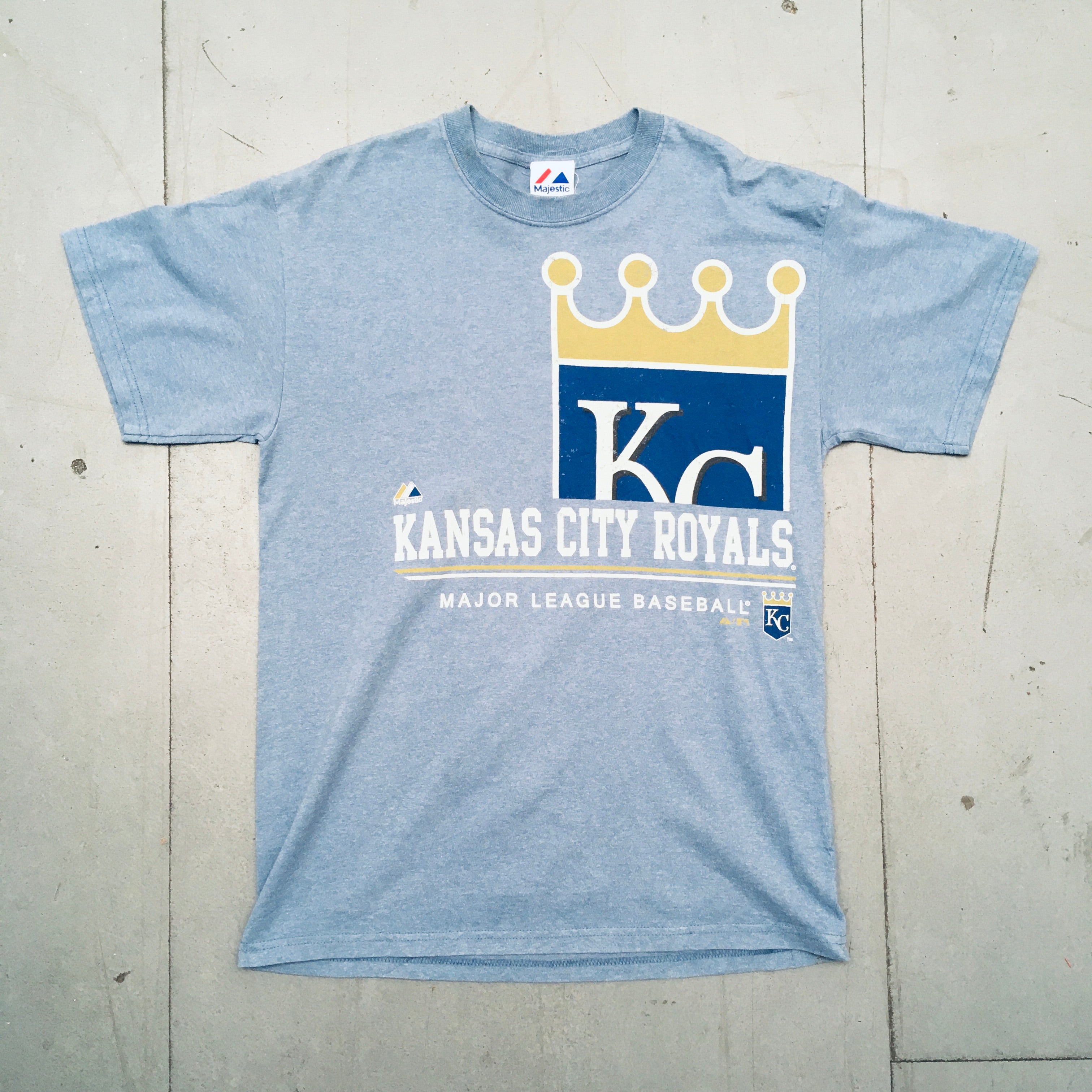 Kansas City Royals Majestic Spellout T-Shirt for Men - Official MLB Fan Gear for Baseball Games & Casual Wear