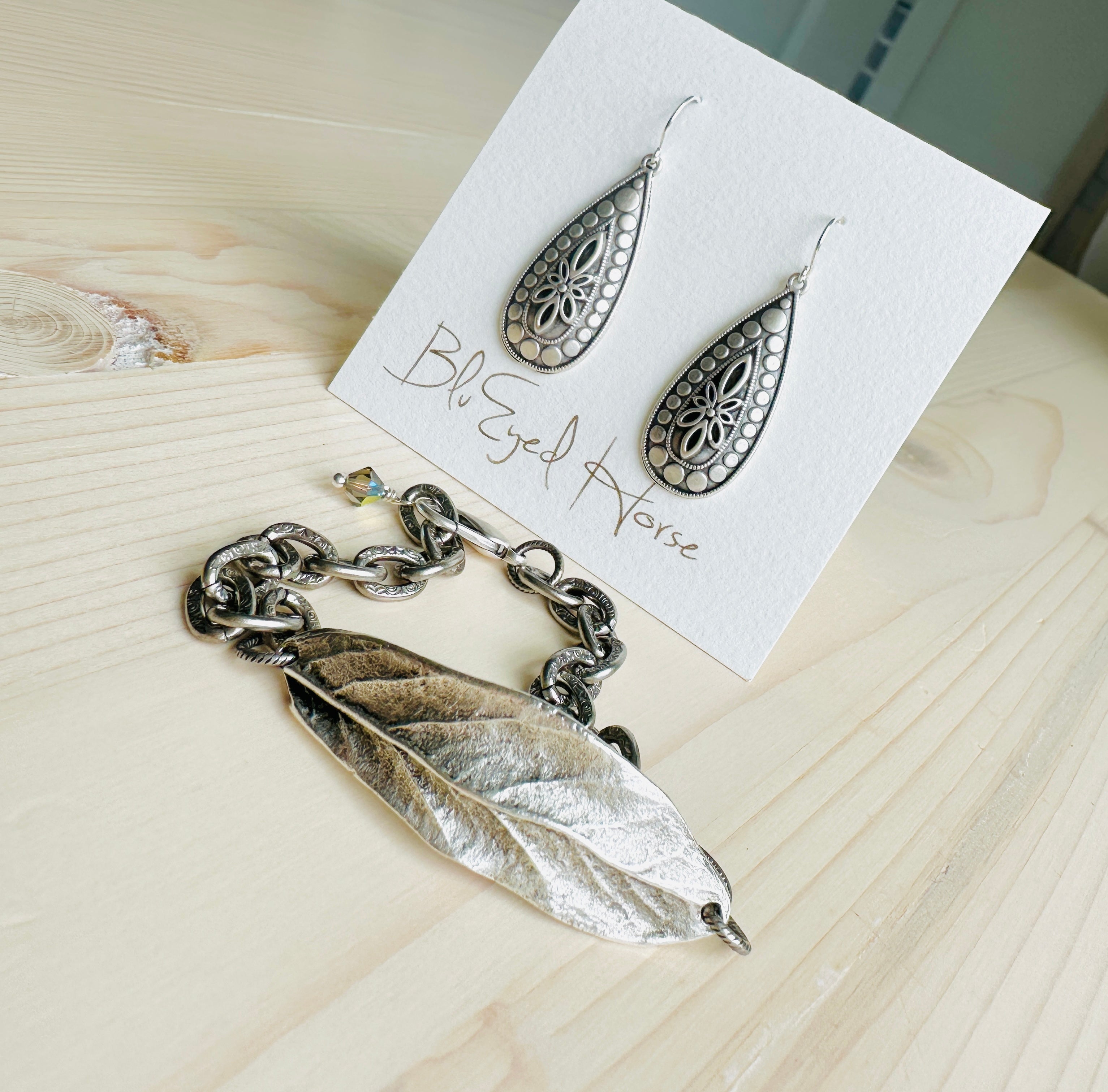 Elegant Silver Leaf Bracelet for Women - Dainty Adjustable Charm Bangle, Perfect for Everyday Wear, Gifts & Special Occasions
