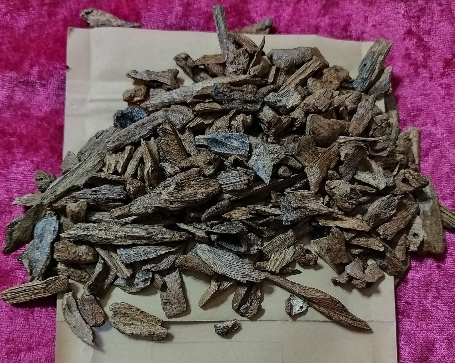 Premium Wild Assam Agarwood Chips - Natural Aloeswood Incense for Meditation, Aromatherapy & Relaxation (50g) | High-Quality Hindi Oudh Chips for Home Fragrance, Spiritual Practices & Stress Relief