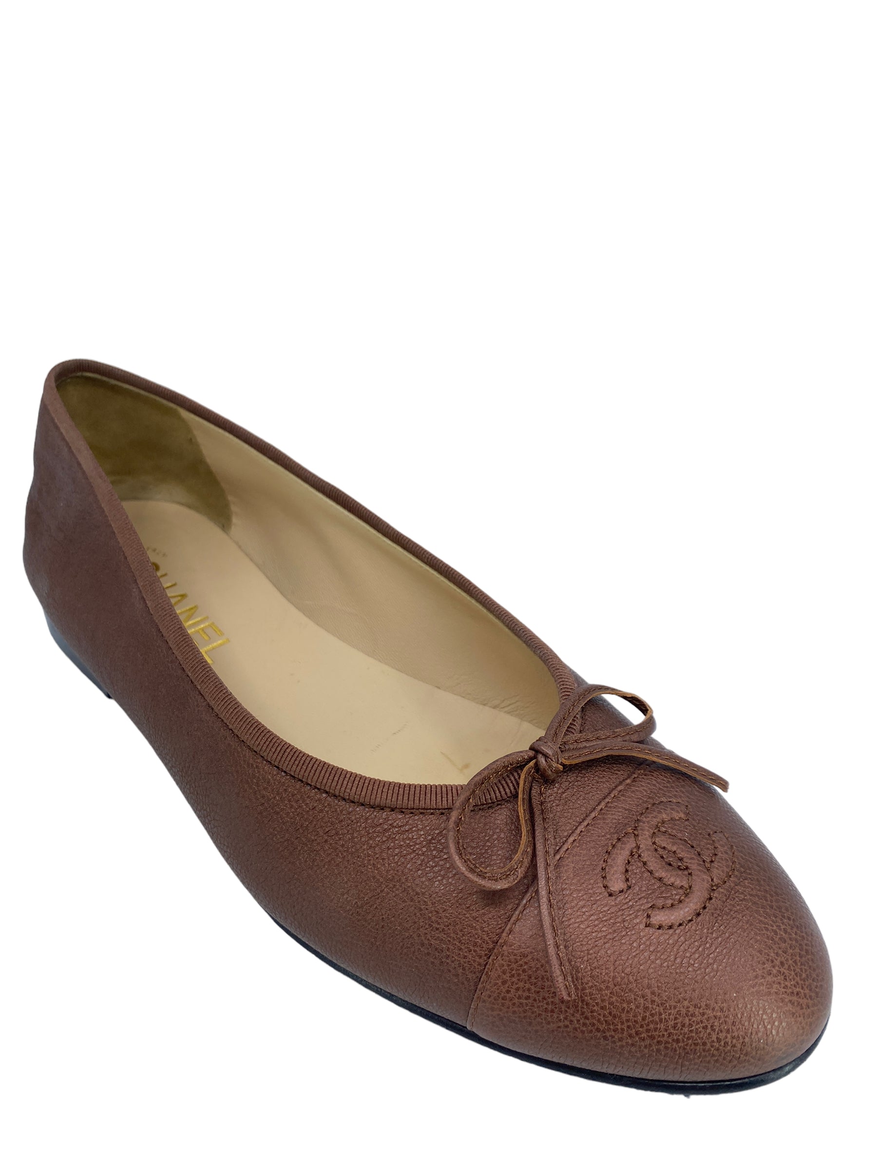 Chanel Interlocking CC Logo Leather Ballet Flats - Women's Size 10 (IT 40) | Classic Luxury Designer Shoes for Work, Date Night & Special Occasions