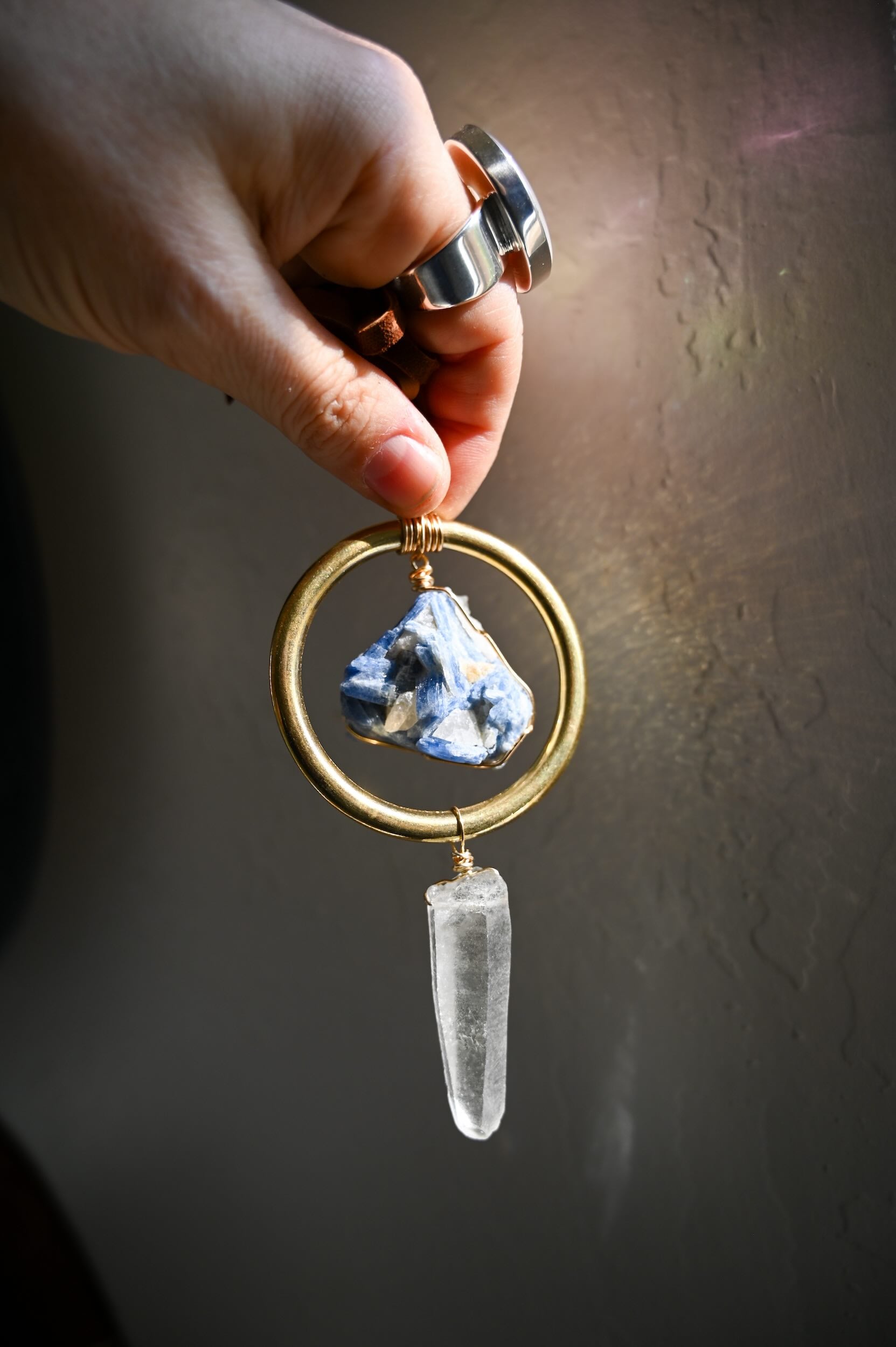 Natural Kyanite Car Charm for Positive Energy & Protection – Attract Luck & Good Vibes on the Road | Perfect for Spiritual Healing, Meditation & Safe Travels