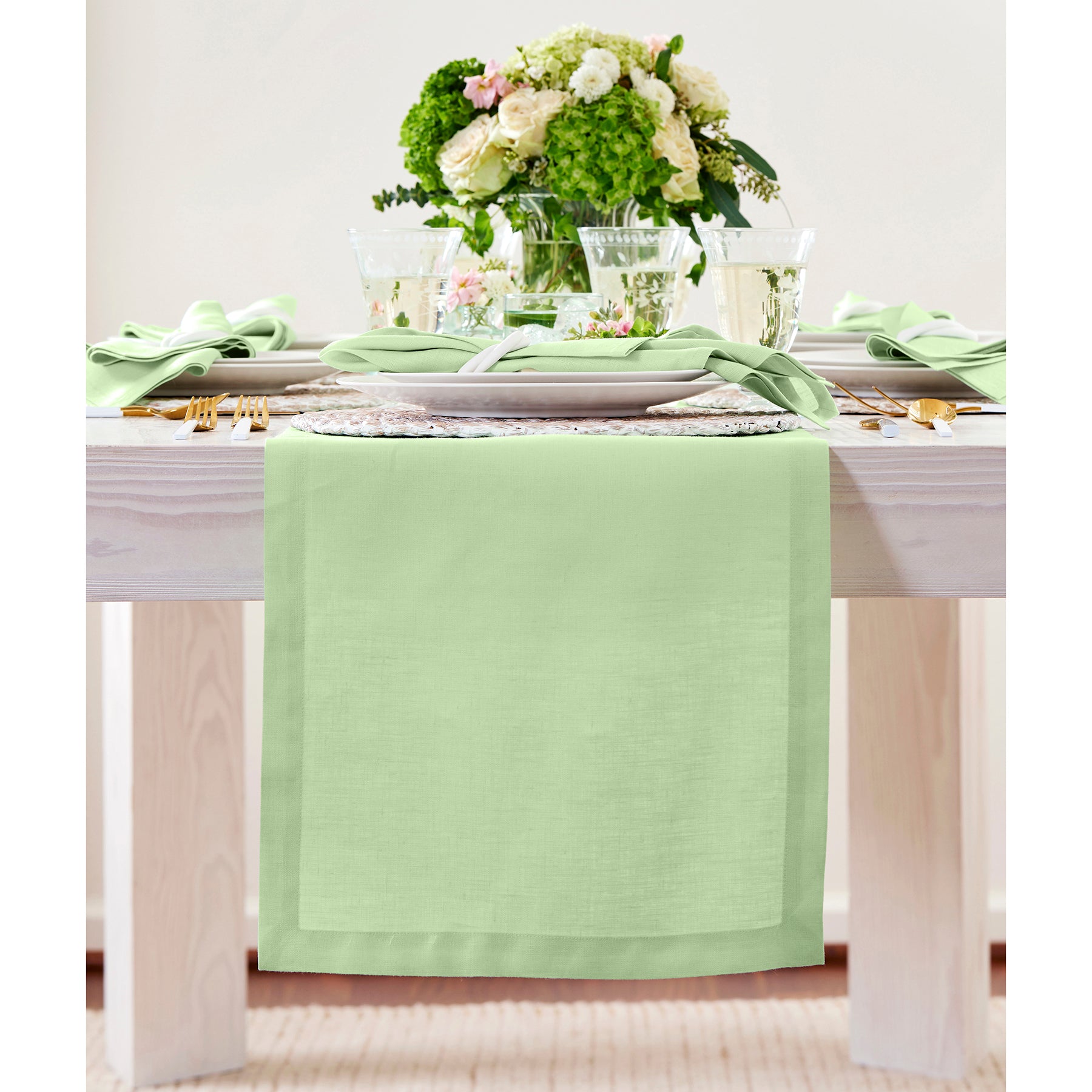 Elegant Fete Table Runner for Weddings, Parties & Events - Premium Decorative Dining Table Cover for Home & Restaurant Decor