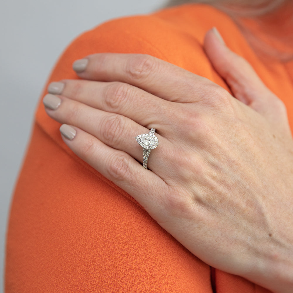 1 Carat Pear Cut Diamond Solitaire Ring in 9K White Gold with Brilliant Halo & Side Stones - Perfect for Engagement, Wedding & Anniversary Gifts