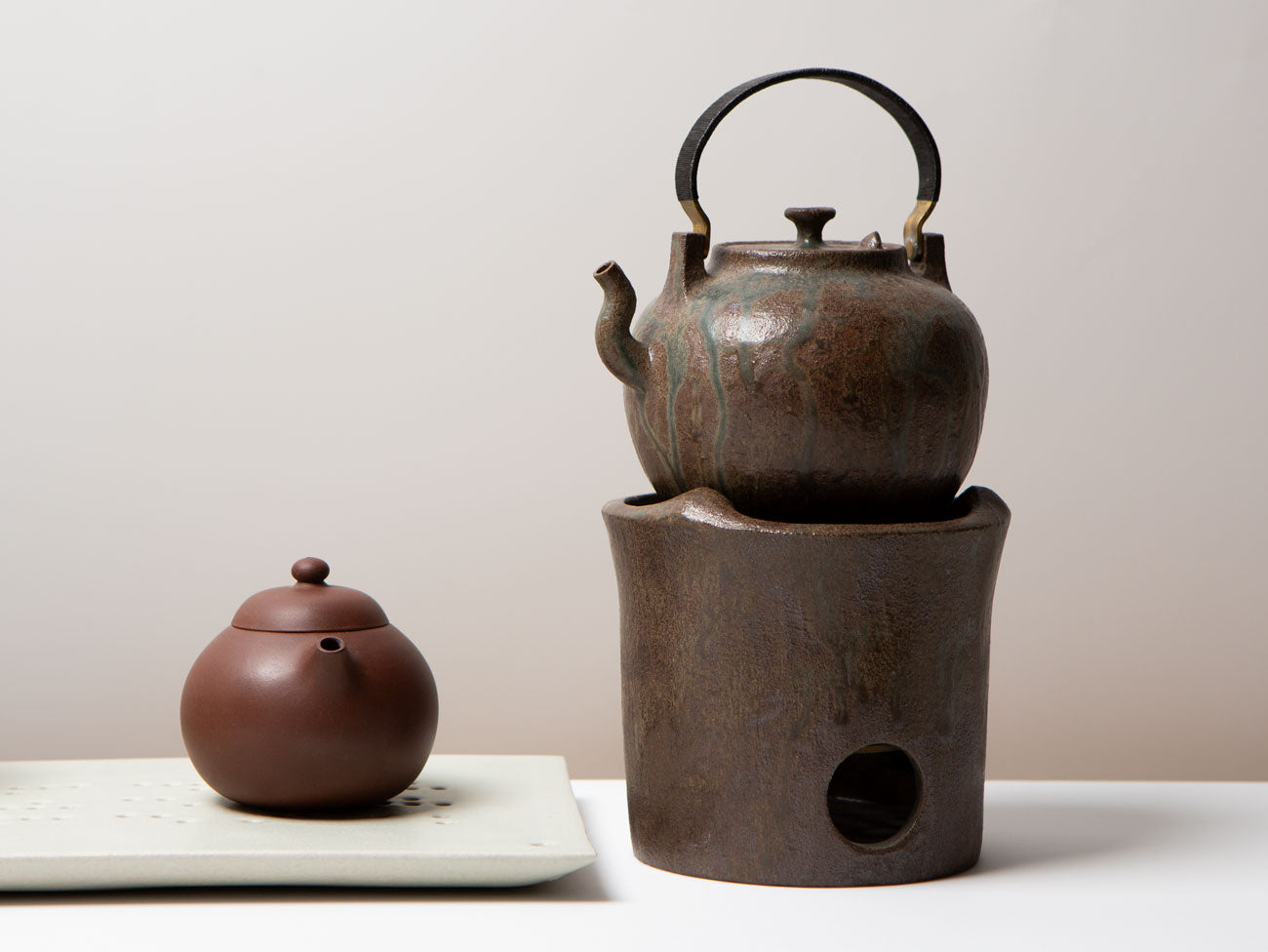Premium Pear Ash Kettle & Round Brazier - Large Cast Iron Tea Pot for Japanese Tea Ceremony, Outdoor Camping & Home Decor | Traditional Tetsubin Style with Rustic Charm