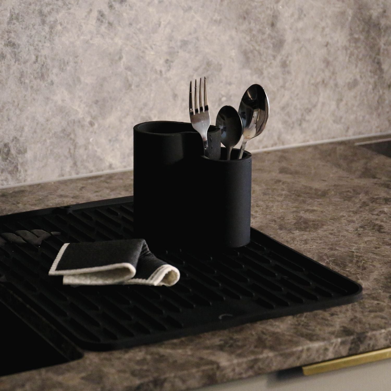 DESIGNSTUFF Stainless Steel Cutlery Drainer & Holder - Black Kitchen Utensil Organizer for Drying and Storing Knives, Forks, Spoons - Perfect for Countertop, Sink, Dish Rack Organization