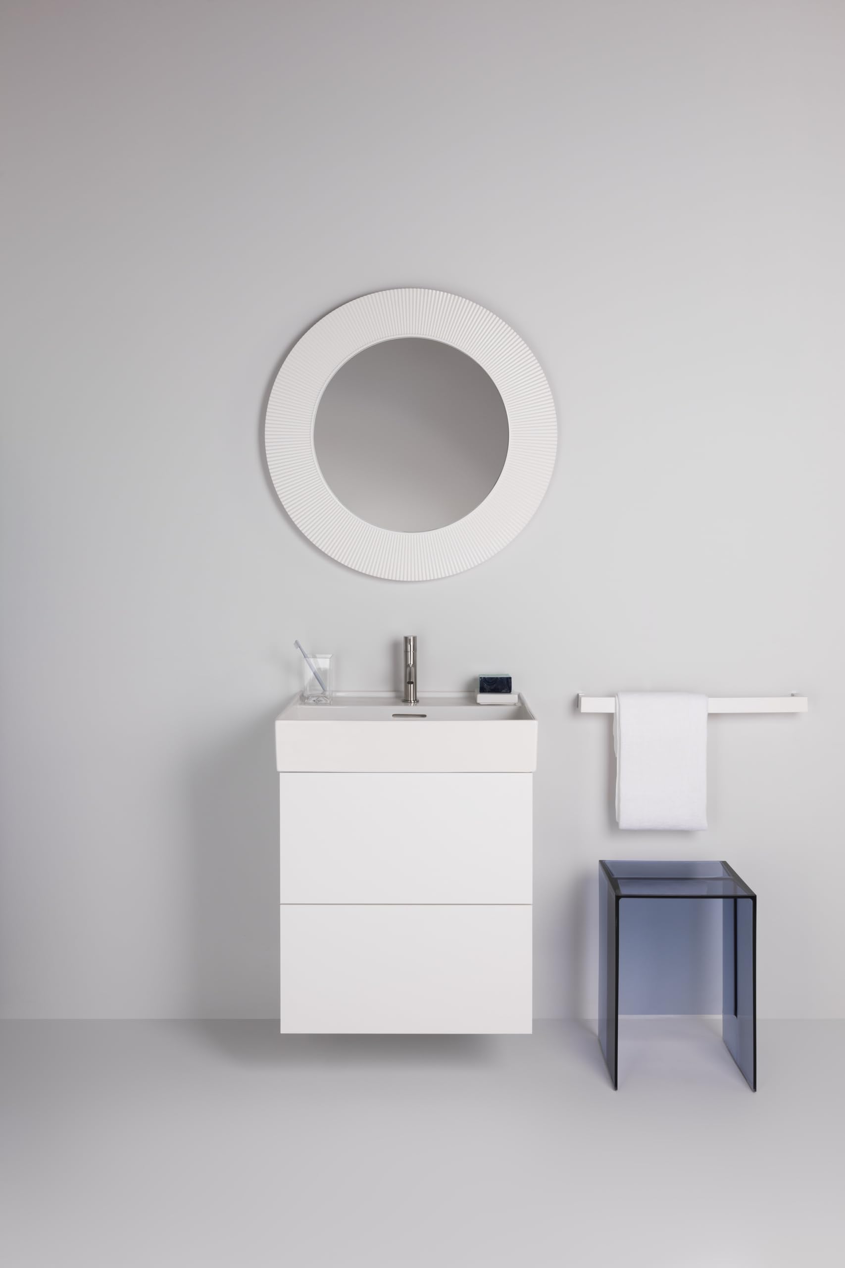 Kartell Rail Towel Holder - White Plastic Bathroom Organizer (45 x 7.5 x 4 cm) - Perfect for Modern Bathrooms & Spa Decor