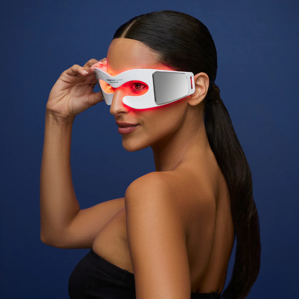 CurrentBody Skin LED Eye Perfector - Red Light Therapy for Dark Circles & Wrinkles with 5 Hydrating Hydrogel Eye Masks | At-Home Eye Treatment for Puffiness & Anti-Aging | Perfect for Nighttime Skincare Routine & Travel