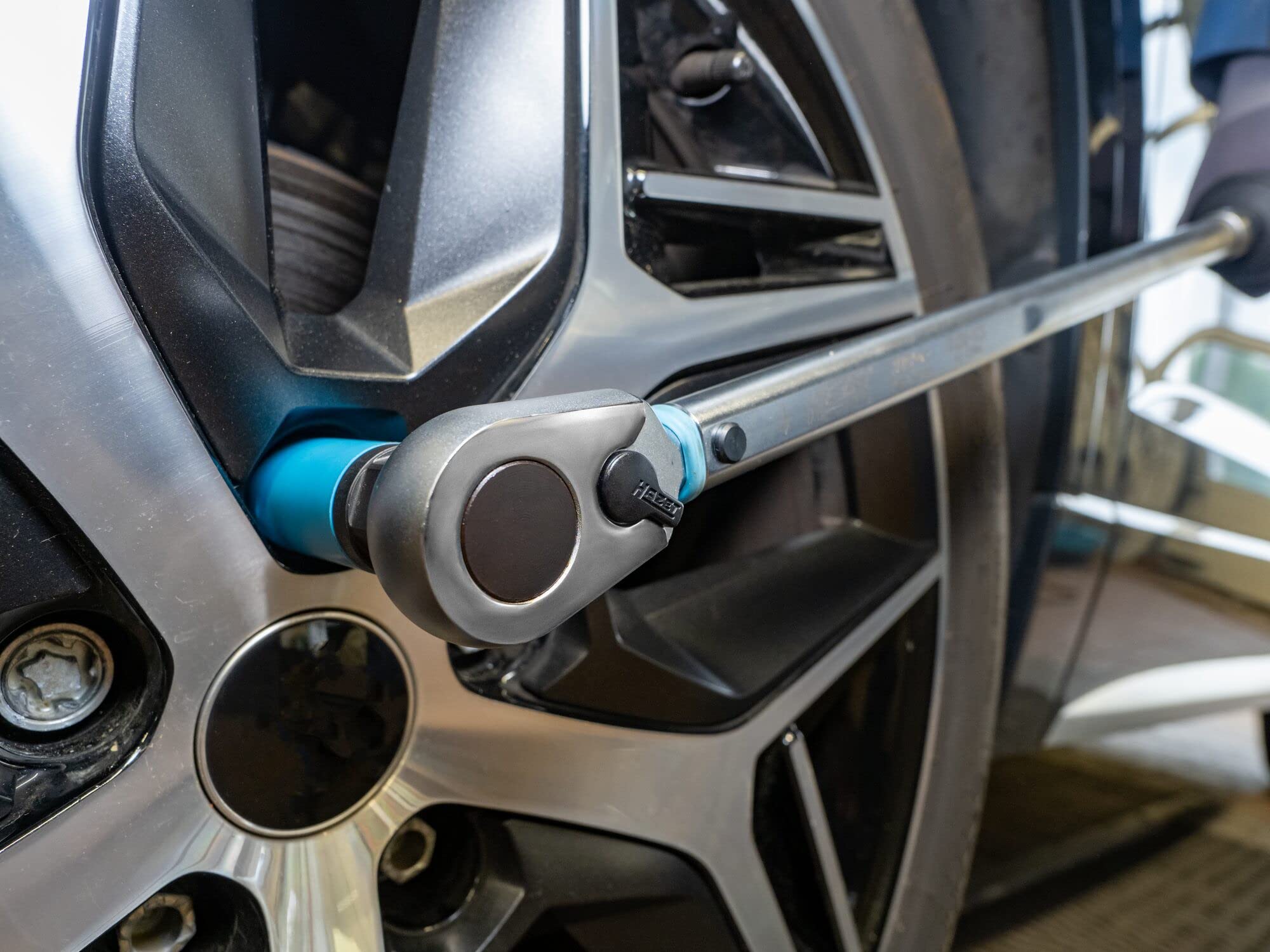 Hazet 6123-1CT 60-320 Nm Torque Wrench - Professional Black/Silver Finish - Perfect for Automotive Repair & Mechanical Maintenance