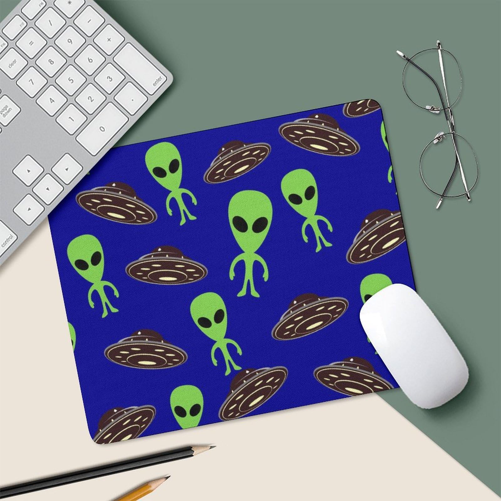 Premium Green UFO Aliens Gaming Mouse Pad - Non-Slip, Waterproof, Durable Surface - 20x25cm Large Size for PC, Laptop & Office Use - Perfect for Gamers & Home Office Workstations