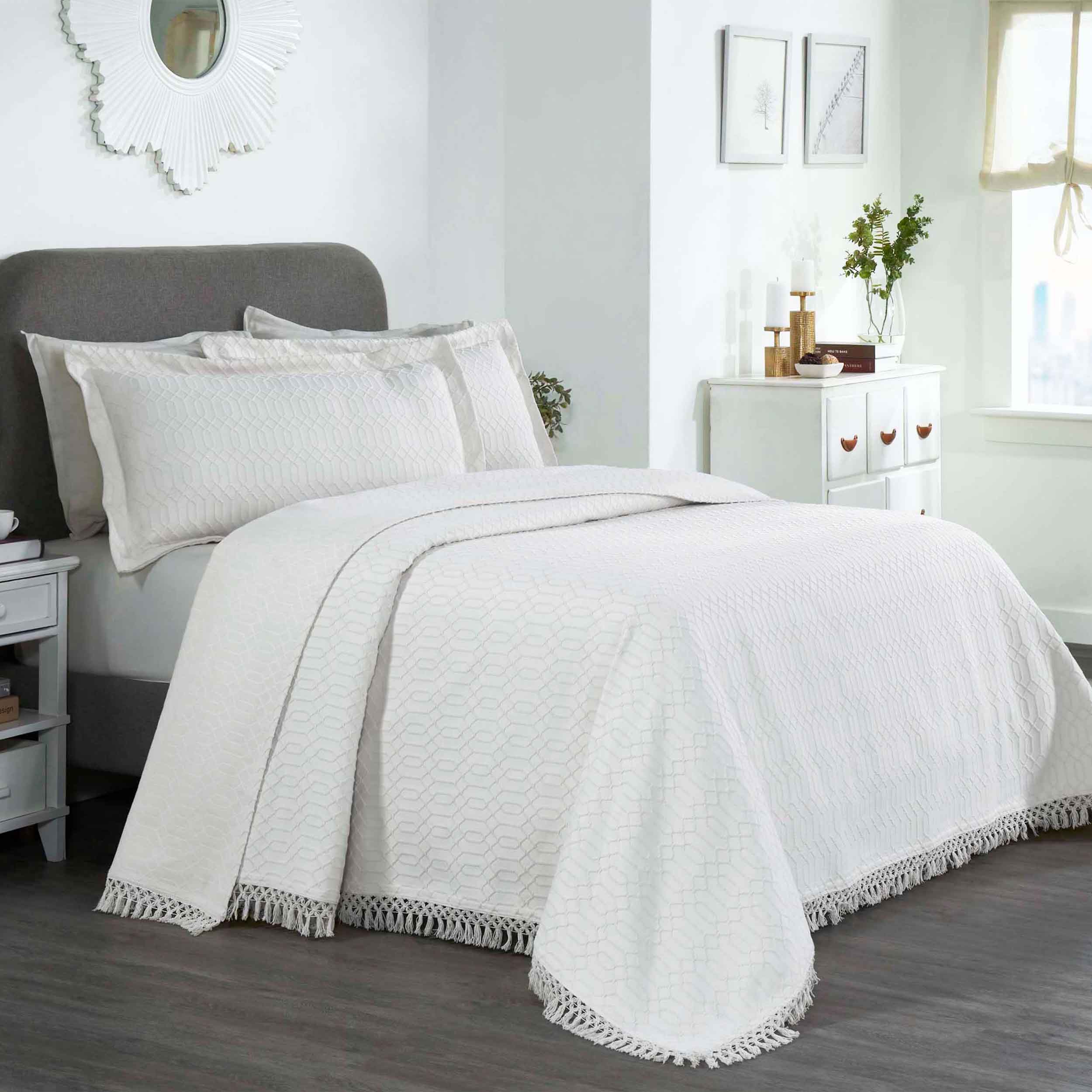 Remi Cotton Blend Jacquard Woven Geometric Fringe Bedspread Set - Queen Size Bohemian Style Bed Cover for Master Bedroom & Guest Room Decor