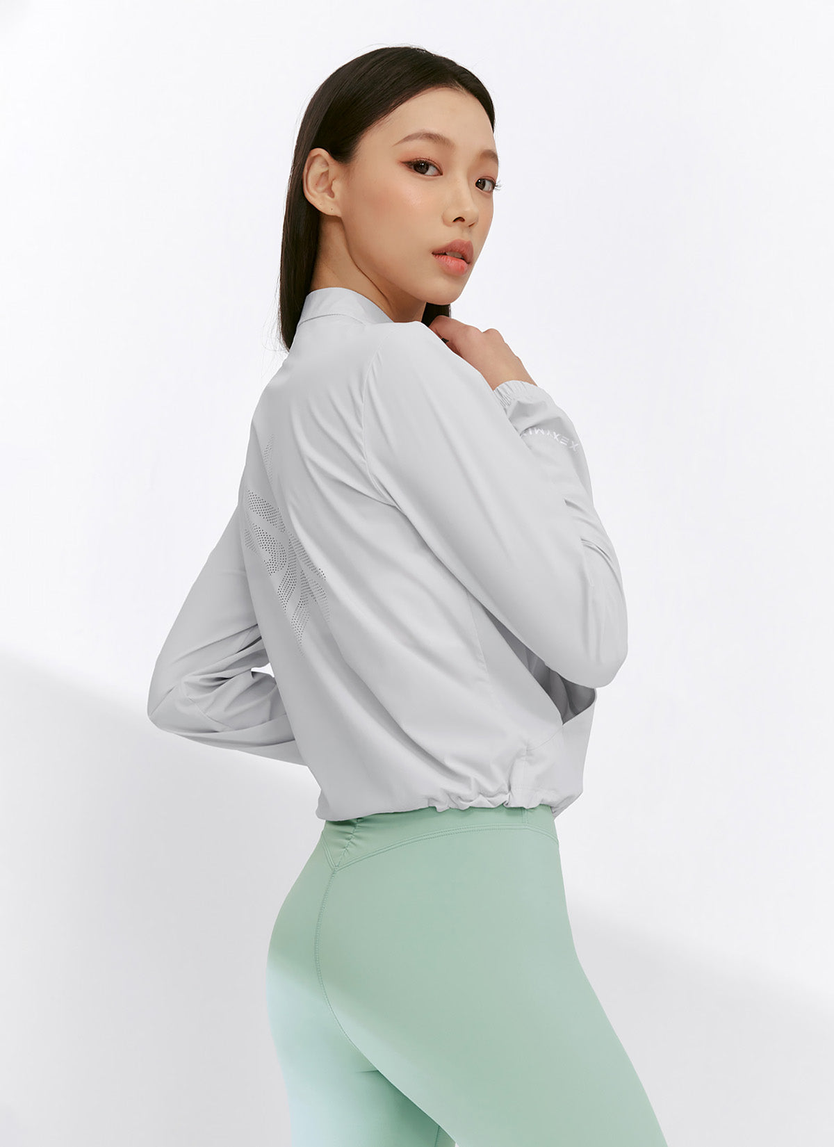 Lightweight Big Logo Cropped Windbreaker Jacket - Perfect for Running, Hiking & Outdoor Activities