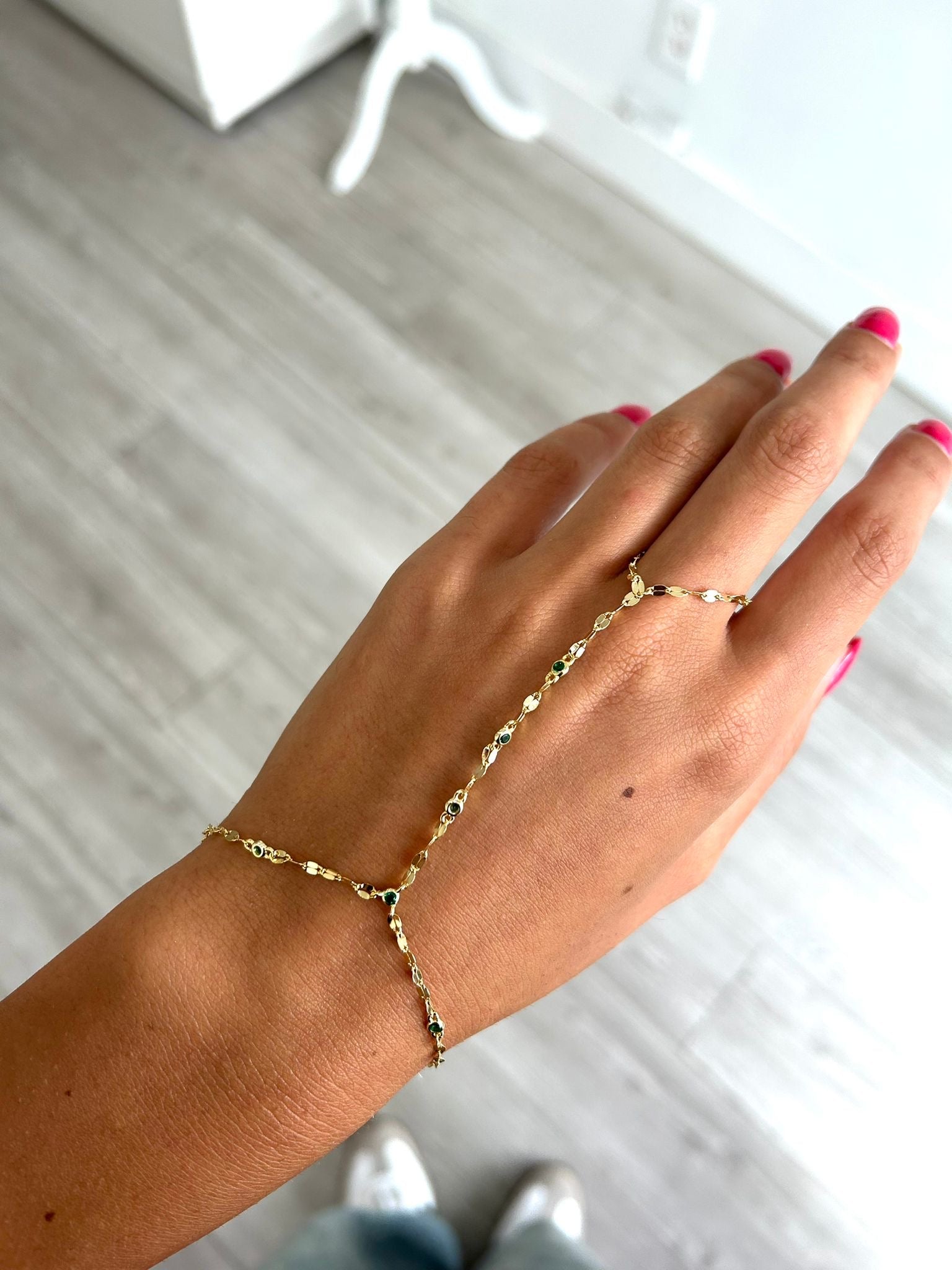 Micro Oval Disc Hand Chain - Stylish Minimalist Bracelet for Women, Trendy Layering Jewelry for Everyday Wear, Perfect for Casual Outfits and Special Occasions