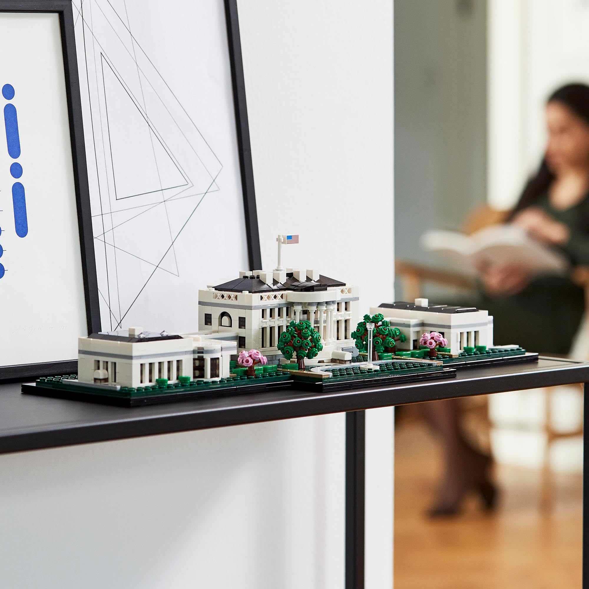 LEGO 21054 Architecture The White House Building Set, Landmark Construction Model for Adults - Collectible Display Piece for Home & Office Decor