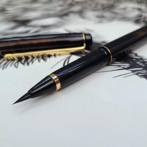 Premium Kuretake Handcrafted Calligraphy Brush Pen - Tortoise Shell Design for Artists & Beginners | Perfect for Japanese Calligraphy, Watercolor Painting & Lettering Projects