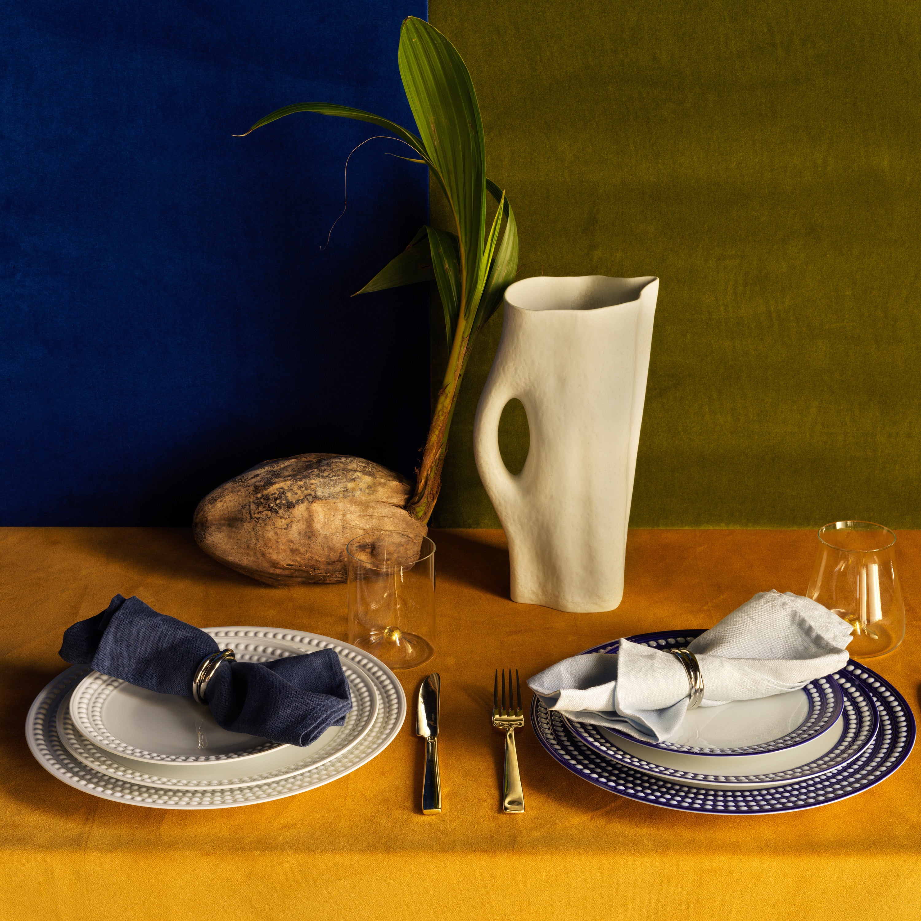 Perlée 16-Piece Blue Dinnerware Set - Elegant Porcelain Plates, Bowls & Mugs for Dining, Entertaining & Gifts