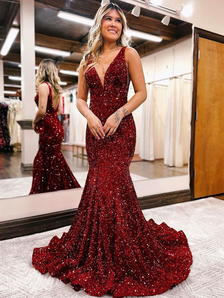 Mermaid V-Neck Sequins Long Prom Dress - Sparkling Evening Gown for Women - Perfect for Homecoming, Pageants, and Formal Events
