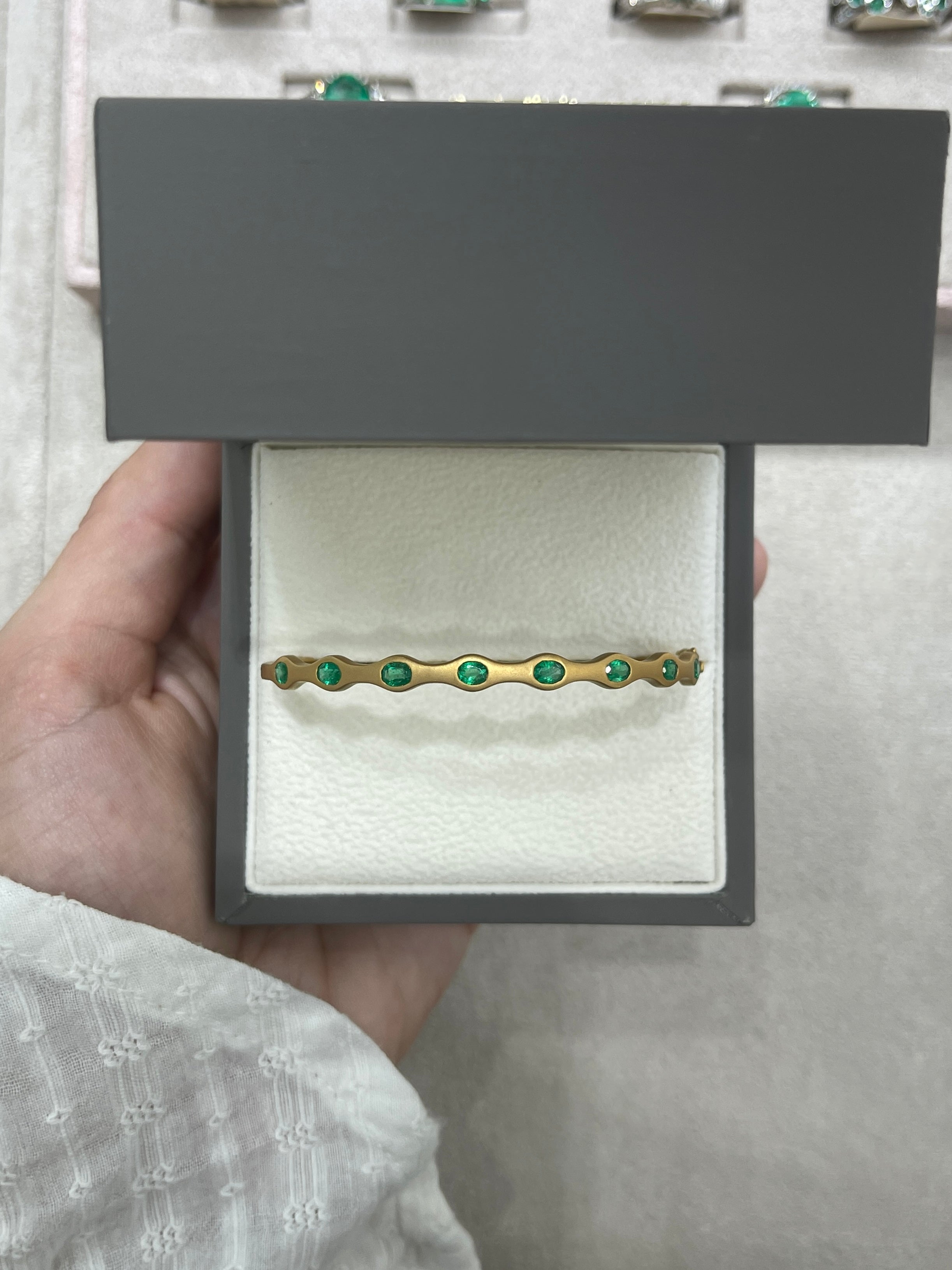 1.80tcw Oval Emerald Wavy/Scalloped 14K Gold Bangle Bracelet - Elegant Jewelry for Women, Perfect for Weddings, Parties & Special Occasions