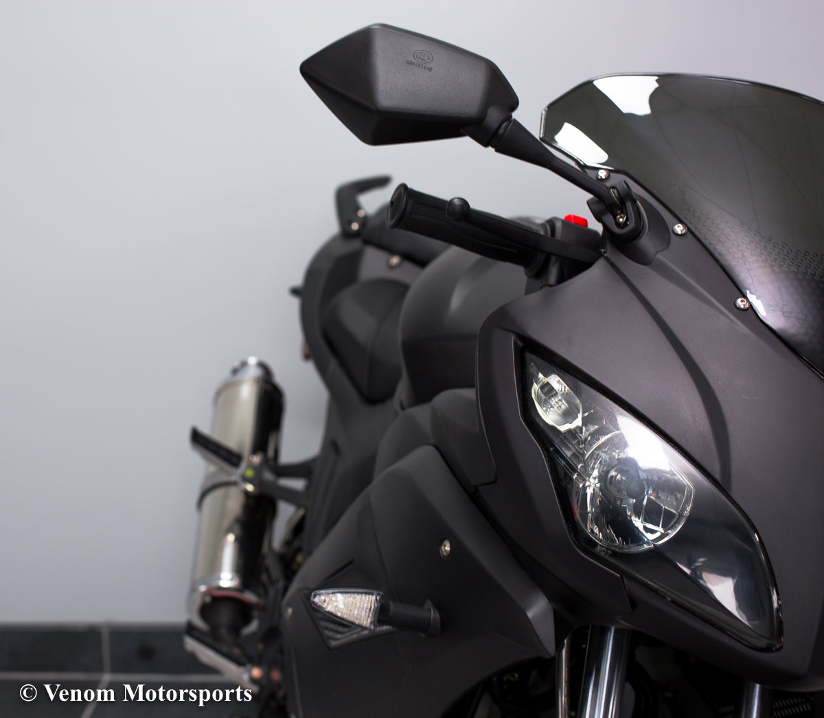 Venom X22 125cc Ninja Style Motorcycle - 4 Speed Manual Transmission for Street Riding & Commuting