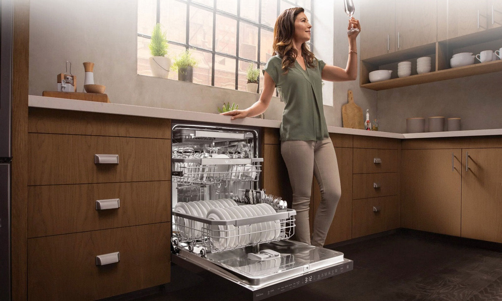 LG 14 Place Settings QuadWash Dishwasher in Platinum Steel Finish XD5B14PS - Perfect for Large Families & Entertaining Guests