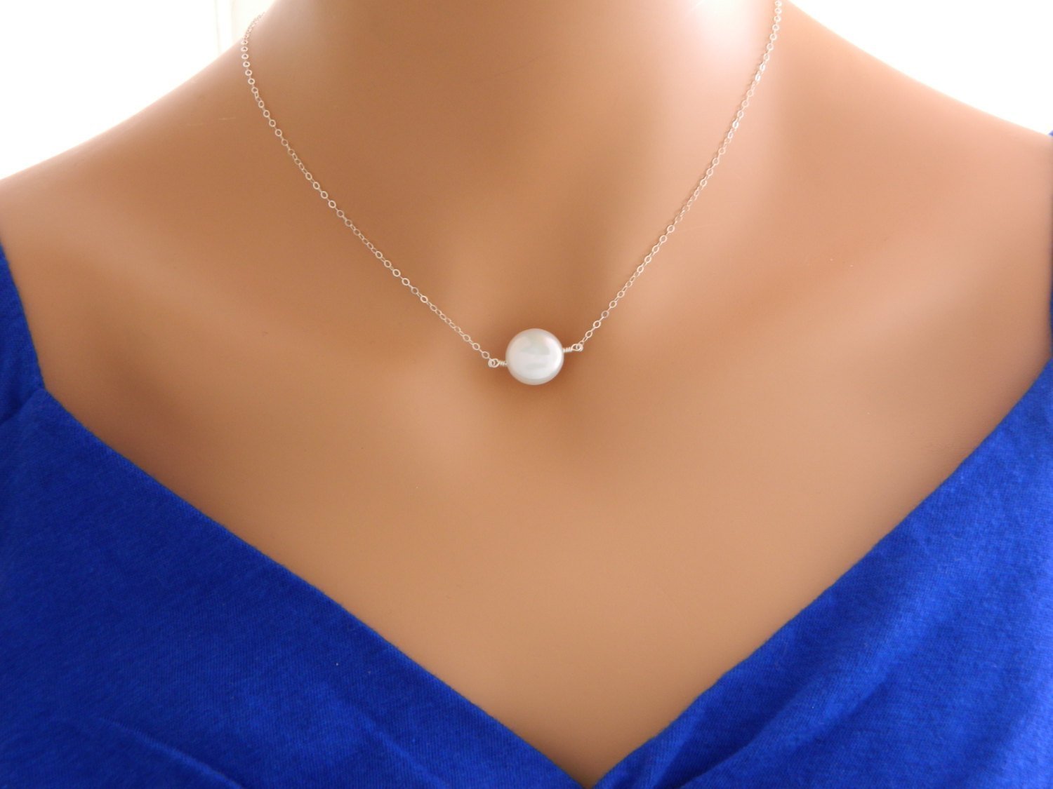 Elegant GOLD Single Pearl Necklace for Women - Perfect Bridesmaid Jewelry Gift Set - Classic Pearl Pendant Necklace for Wedding Party, Anniversary & Special Occasions