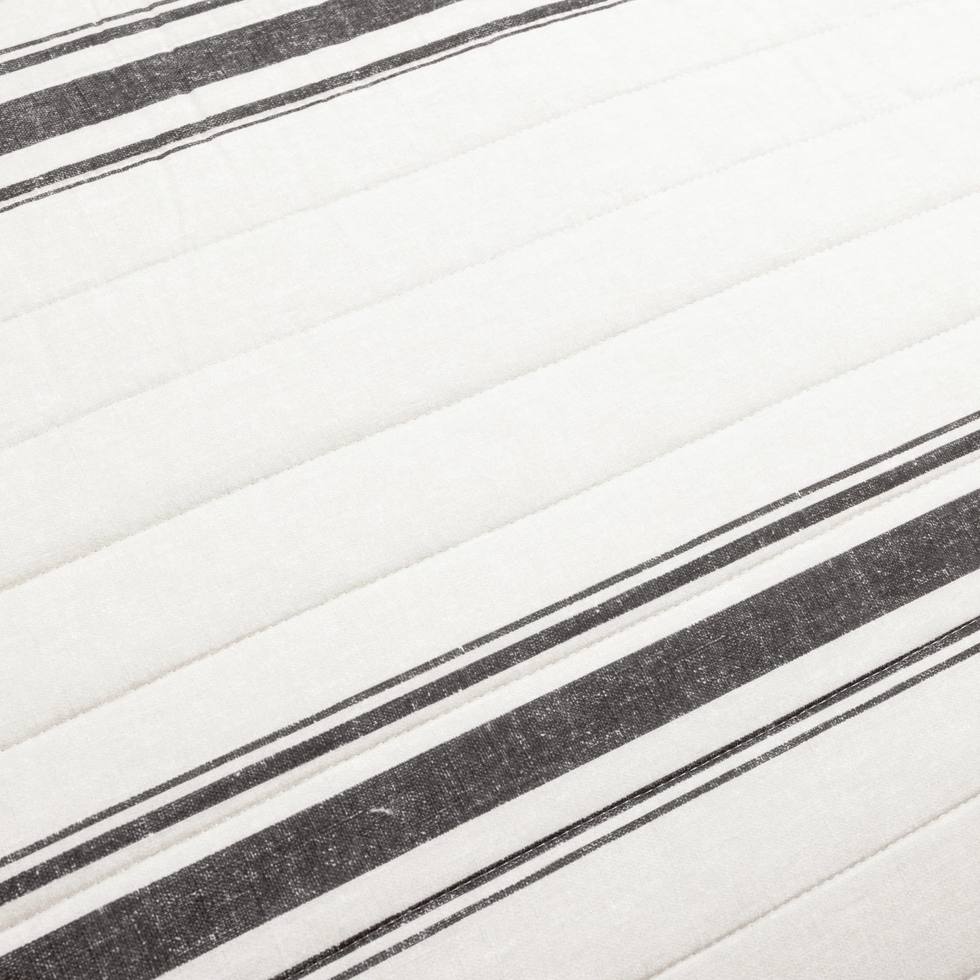 Lush Decor Farmhouse Stripe Reversible Quilt Set - 2 Piece Twin XL Bedding Set in Black - Striped Quilt for Kids, Teens & Dorm Room Decor - Modern Farmhouse Style Bedroom Decor - Perfect for Cozy Sleepovers & Guest Rooms