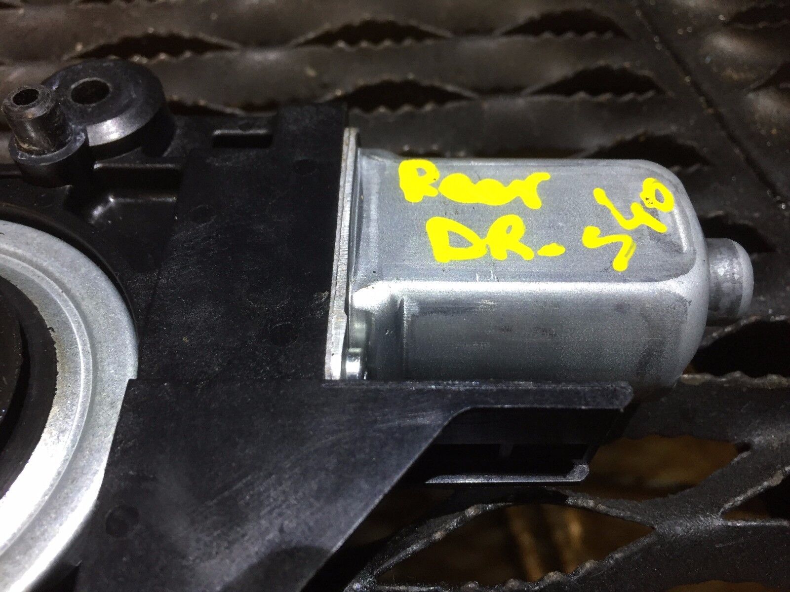 2005-2011 Volvo S40 Left Rear Door Window Motor - OEM Replacement Part for Power Window Repair - Perfect for DIY Fixes & Auto Shops