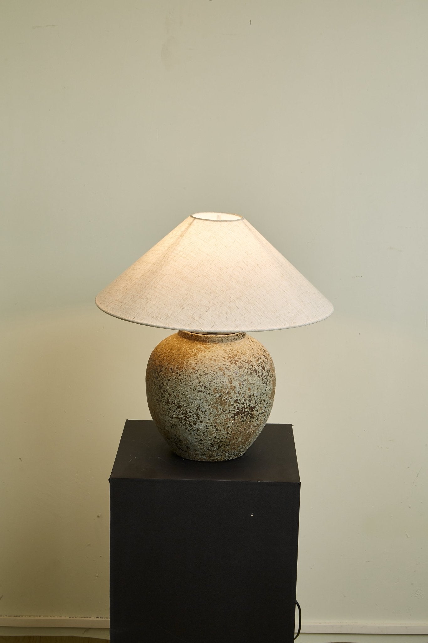 Modern Terra Vessel Table Lamp - Handcrafted Ceramic Bedside Light with Natural Texture for Living Room, Bedroom & Office Decor - Perfect for Cozy Nights & Relaxing Ambience