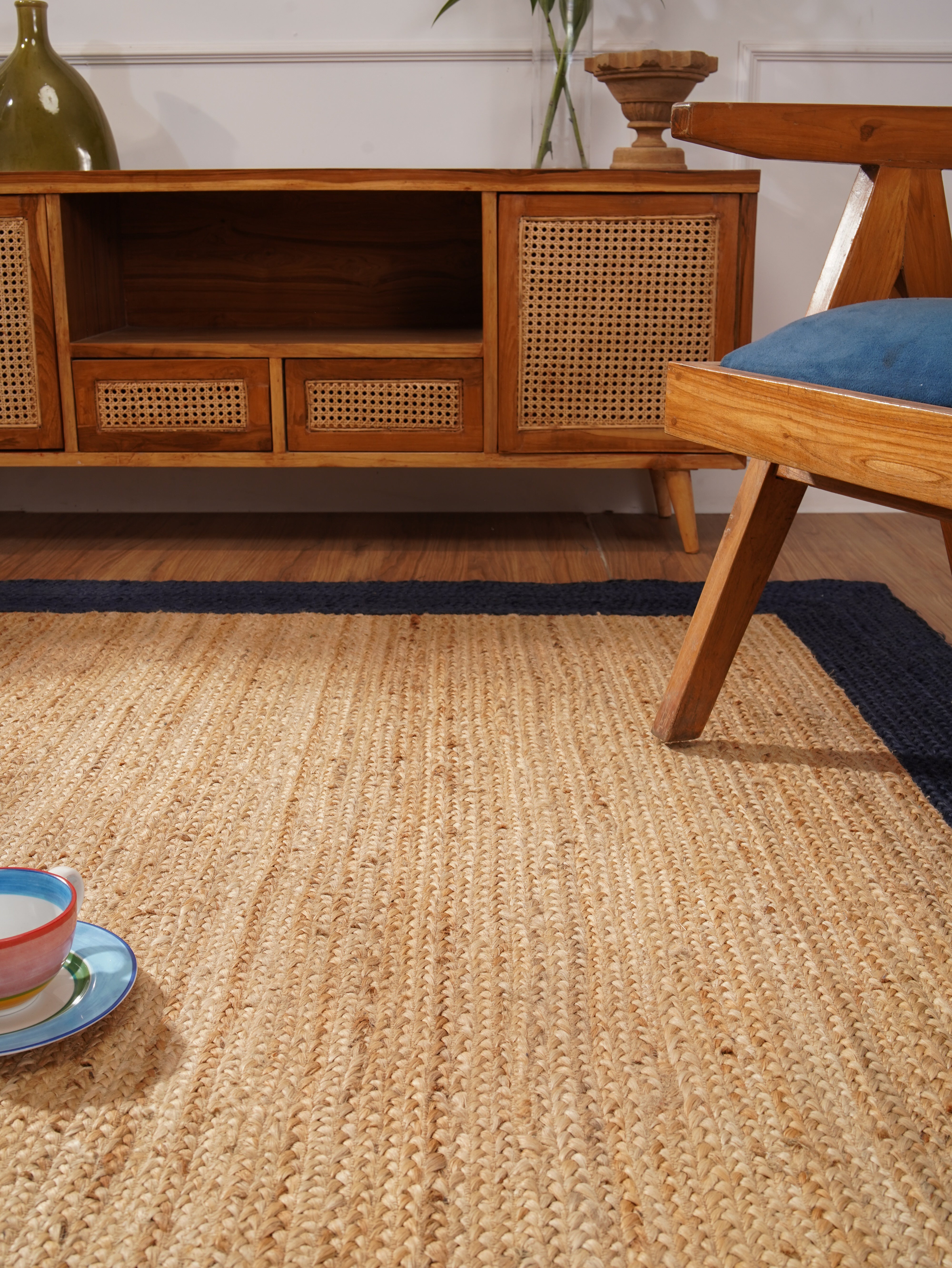 Handwoven Jute Braided Area Rug - Natural Eco-Friendly Floor Mat for Living Room, Bedroom, or Patio Decor