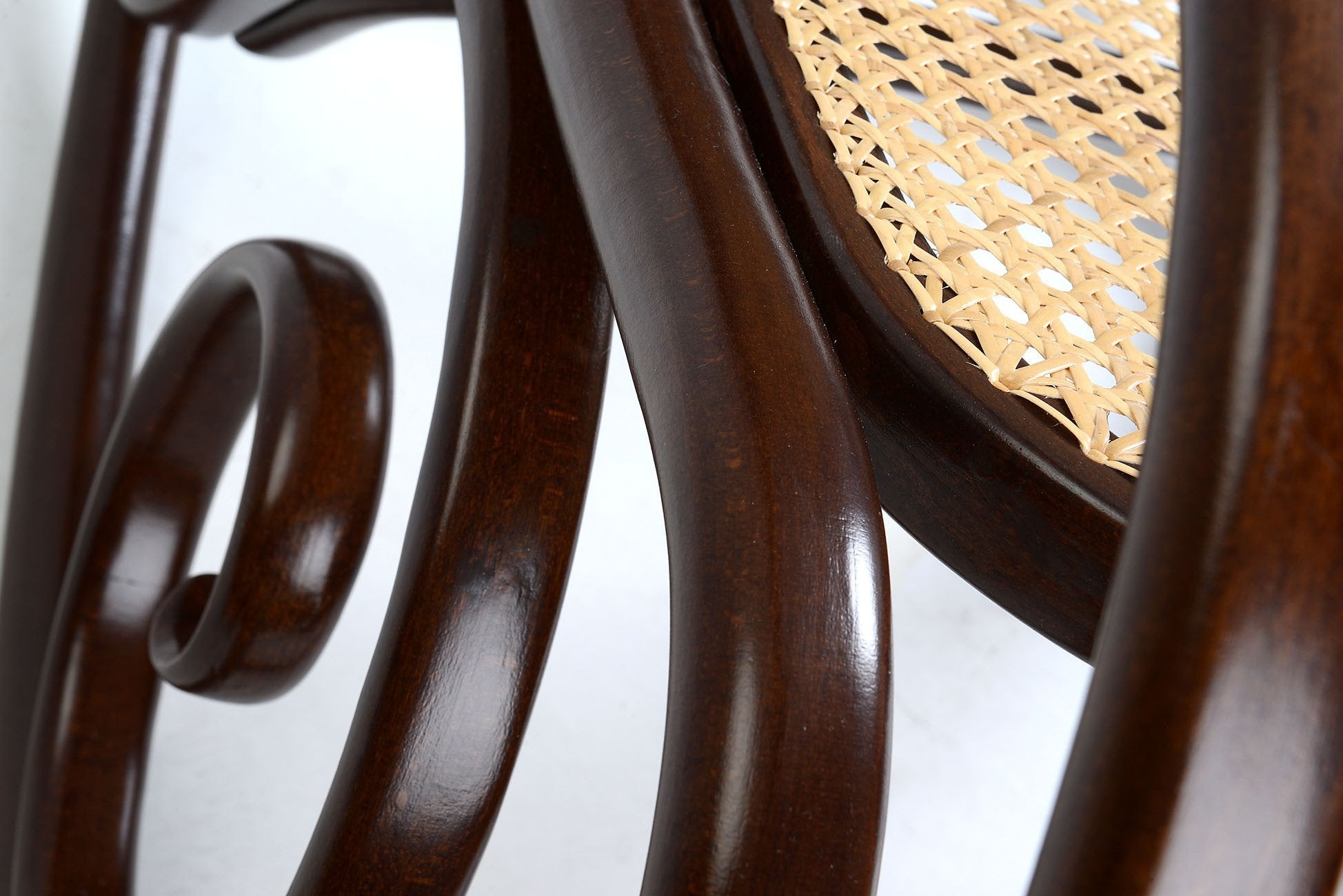 GTV Gebruder Thonet Rocking Chair - Modern Wooden Swivel Lounge Chair for Living Room, Nursery & Outdoor Relaxation