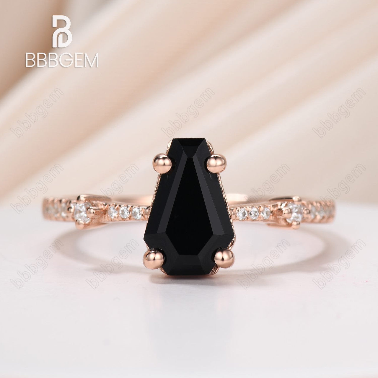 14K/18K Oval Lab Alexandrite Engagement Ring with Infinity Diamond Halo & Criss Cross Design - Perfect for Proposals, Anniversaries & Special Occasions