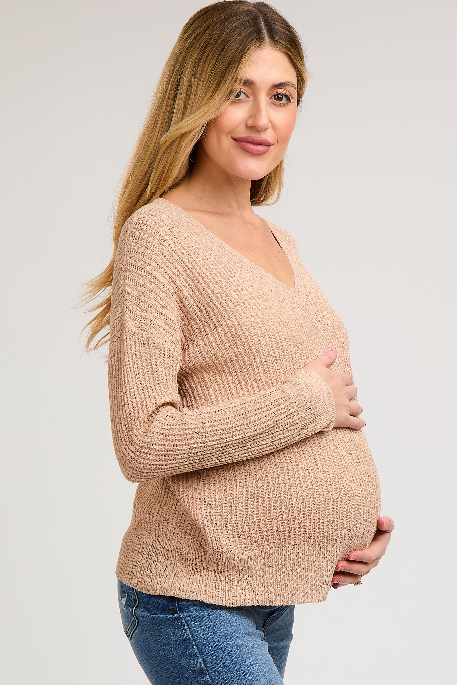 Beige Knit V-Neck Maternity Long Sleeve Top for Pregnancy Comfort - Soft Stretchy Nursing Shirt for Expecting Moms (Perfect for Work, Casual Wear & Maternity Photos)