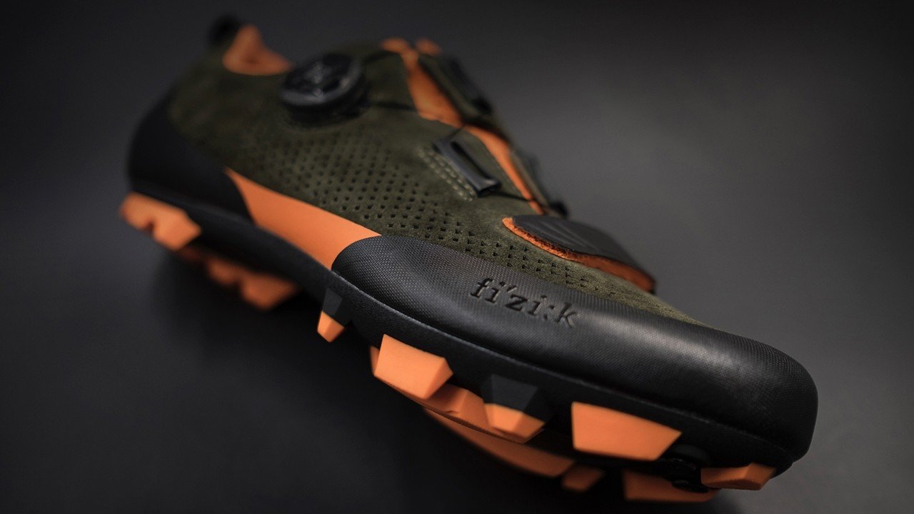 Fizik X5 Terra Mountain Bike Shoes - Carbon Fiber MTB Shoes with Adaptive Fit & Microtex Upper for Cycling & Trail Riding