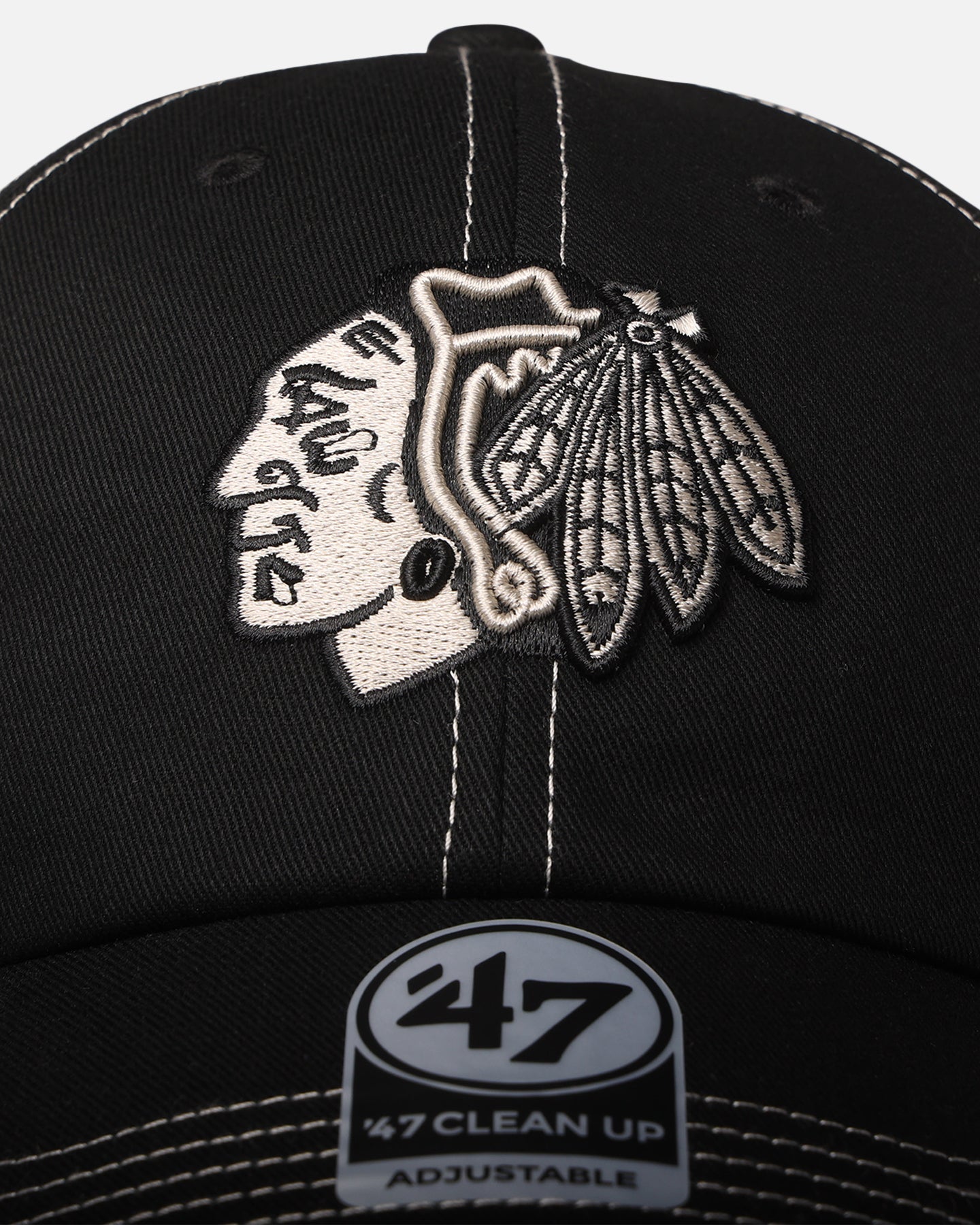 47 Brand Chicago Blackhawks Contrast Stitch Snapback Hat - Adjustable Strapback Cap in Black/Bone for Men's Sports & Casual Wear