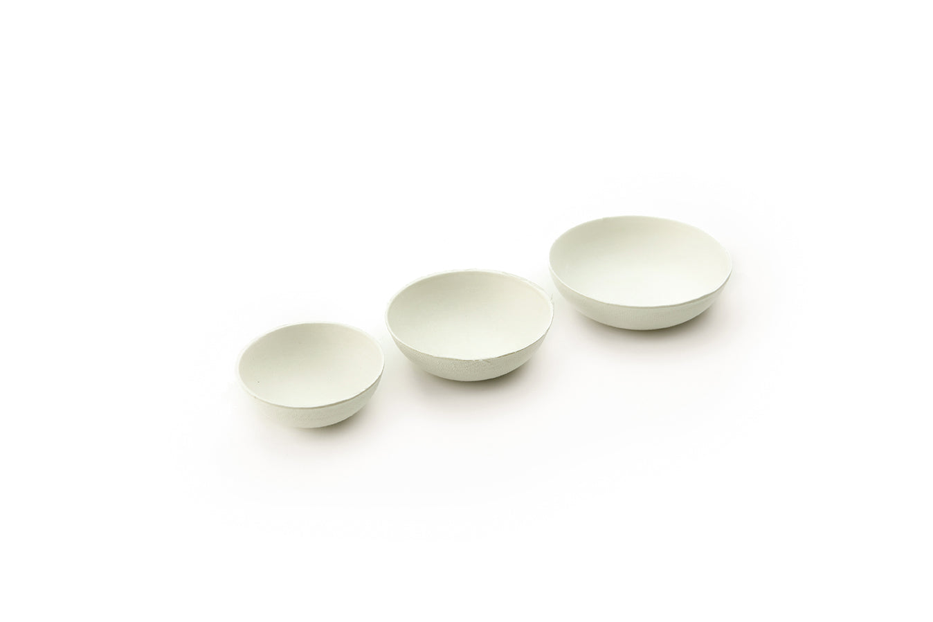 Bagastro Dish Set - 16-Piece Dinnerware Set for 4, Durable Porcelain Plates, Bowls, Mugs - Elegant White Dinnerware for Home, Restaurant & Daily Use