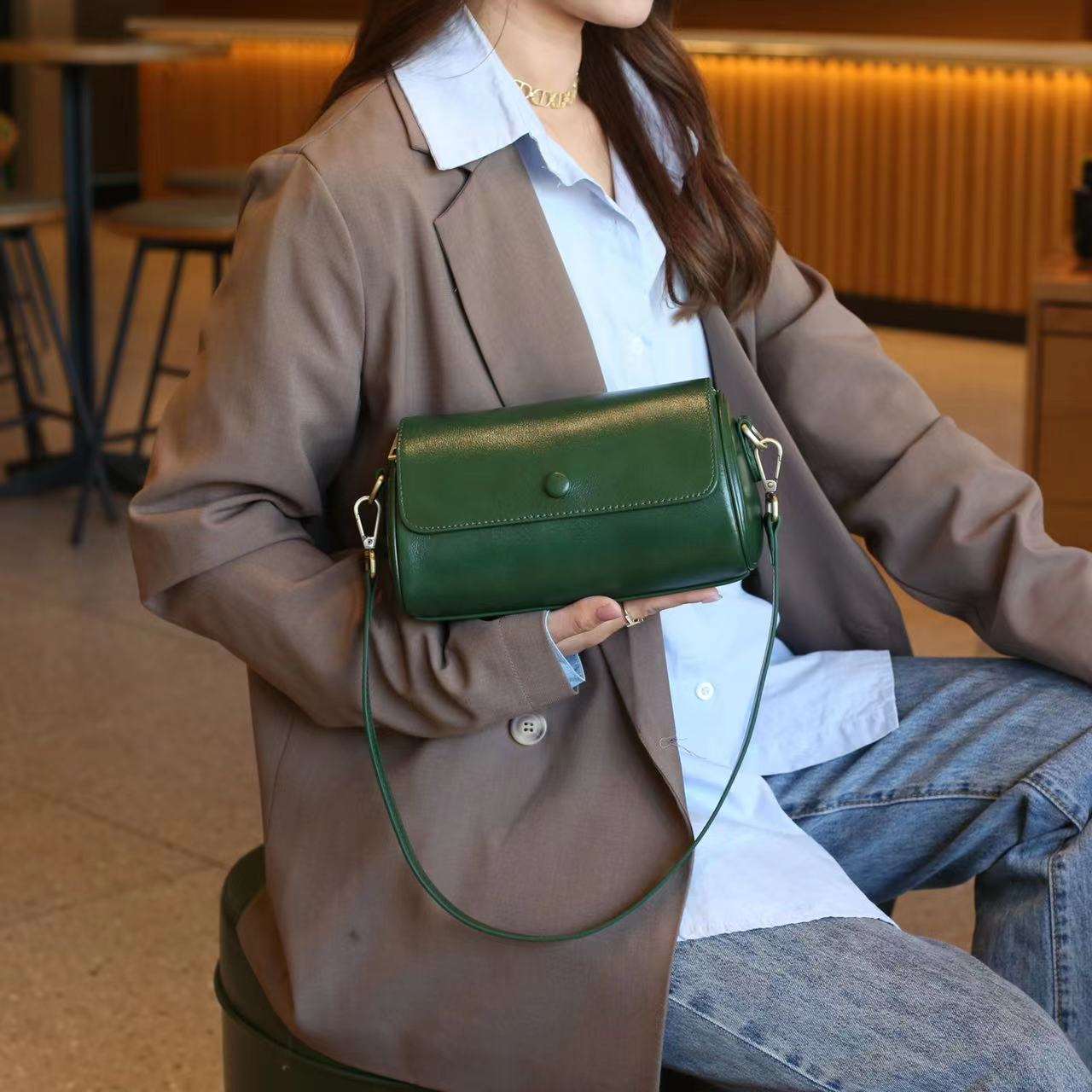 Stylish Women's Circular Crossbody Purse - Fashionable Leather Shoulder Bag for Daily Use, Travel & Shopping