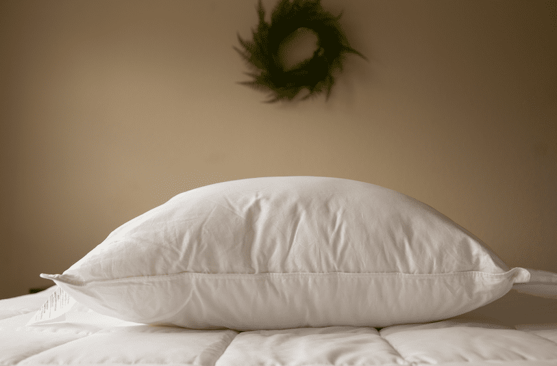 Premium Polyester Pillow for Side & Back Sleepers - Firm Support Pillow for Neck Pain Relief - Breathable & Hypoallergenic Bed Pillow for Home, Hotel, or Travel Use