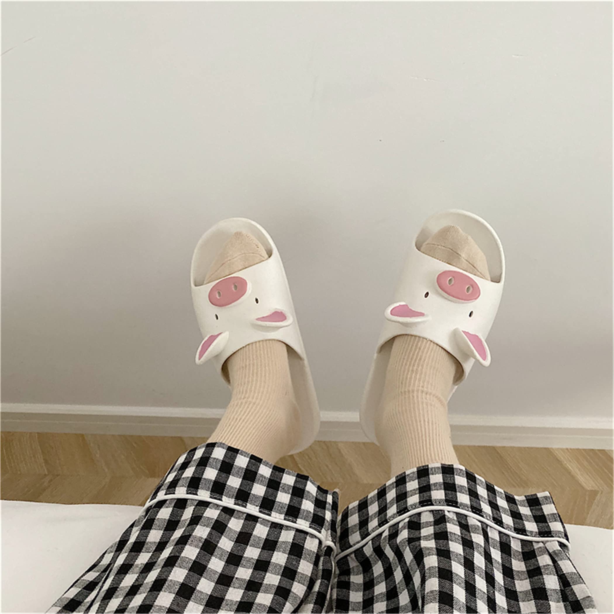 YILANLAN Women's Summer Sandals - Cute Animal Pig Slippers, Comfortable Bathroom & Beach Slides for Women - Perfect for Poolside, Spa Days and Indoor Lounging