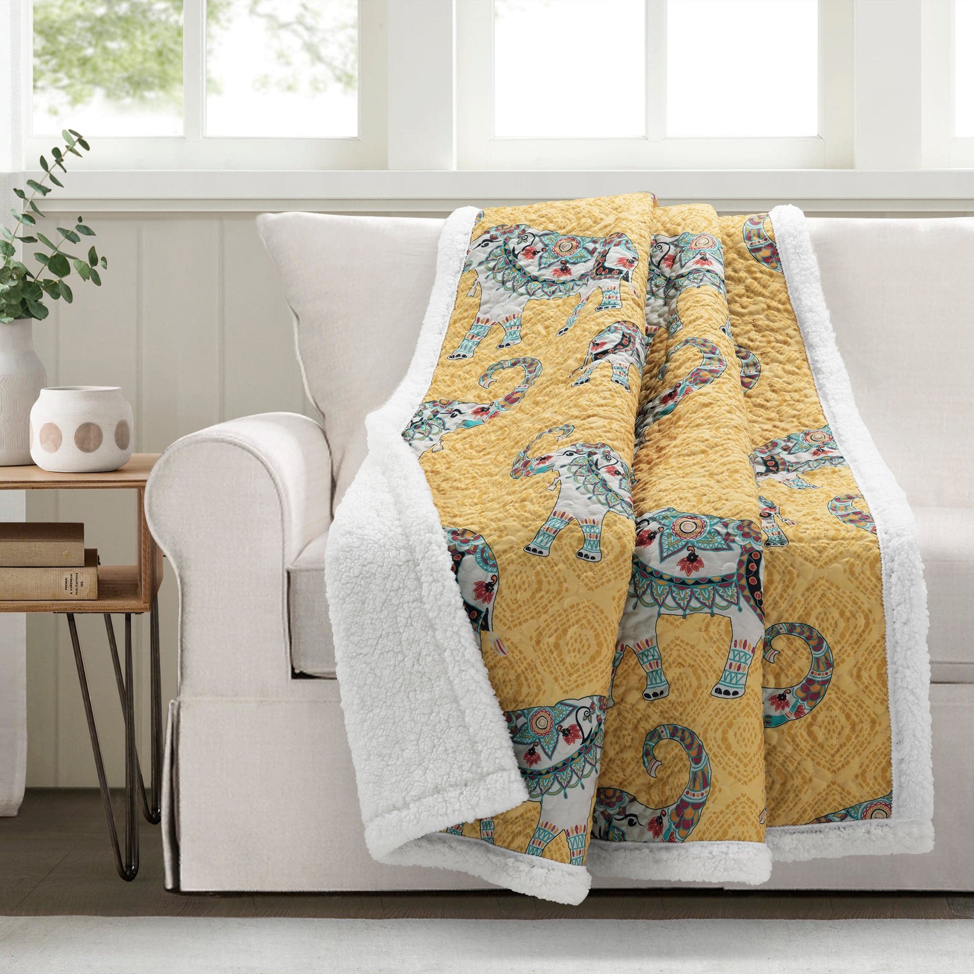 Hati Elephants Sherpa Blanket - Soft & Cozy Flannel Throw for Couch, Bed, and Travel - Perfect for Home Decor, Gifts, and Winter Warmth