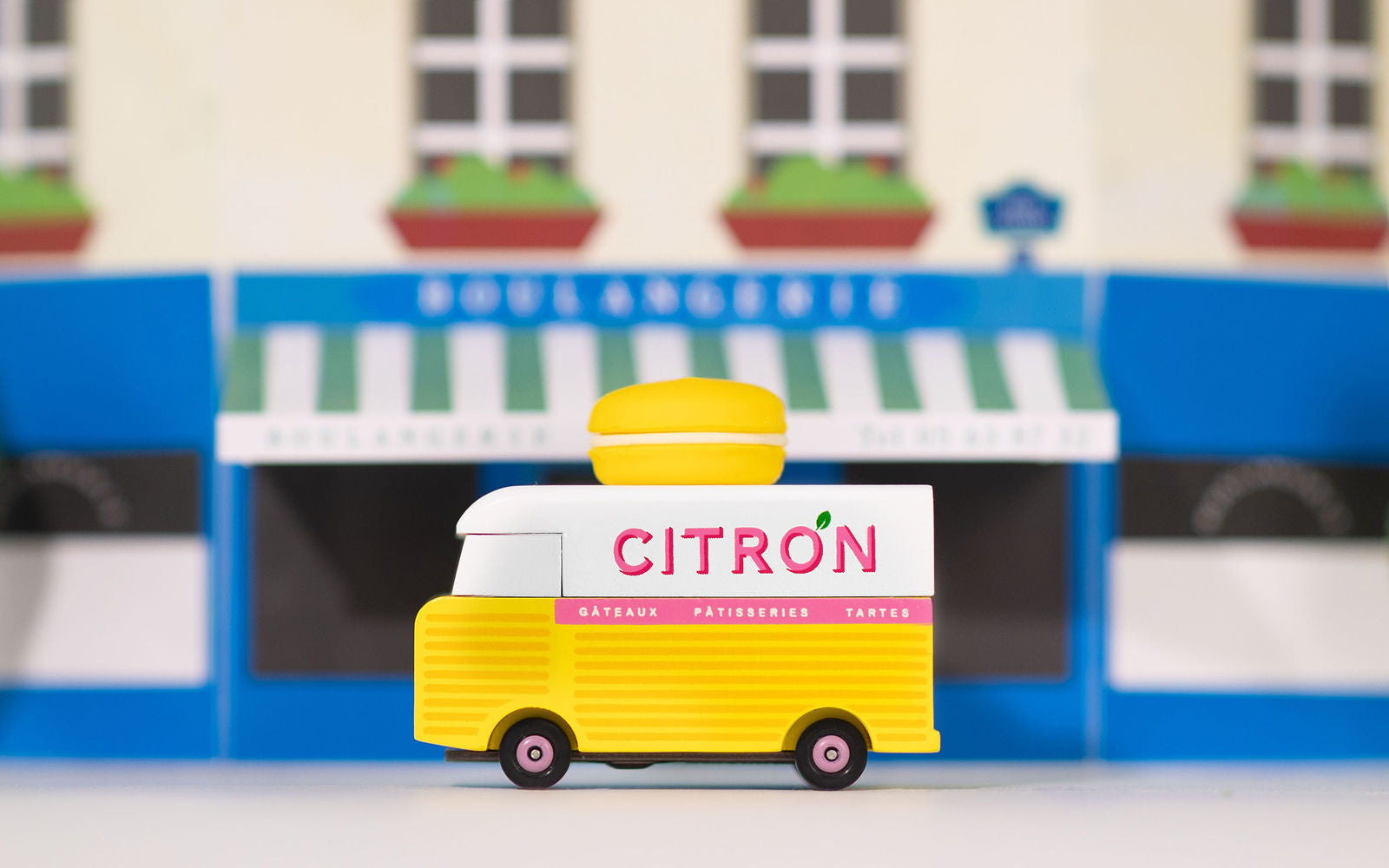 Citron Macaron Vanilla Scented Candle - Aromatic Home Decor for Relaxation & Stress Relief - Perfect for Living Room, Bedroom, Bathroom & Office Spaces