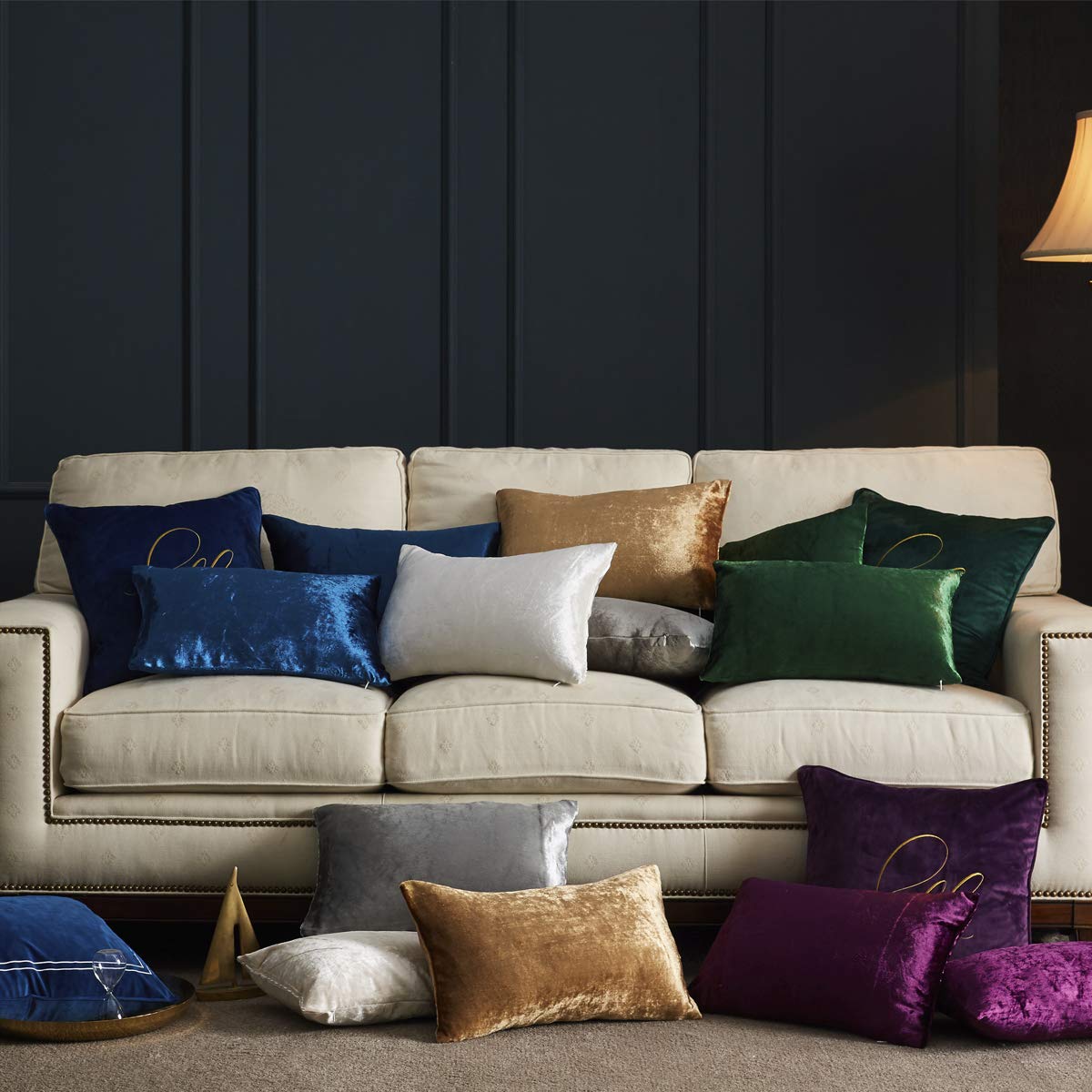 GIGIZAZA 20x20 Inch Velvet Decorative Throw Pillow Covers Set of 4 - Deep Grey Square Cushion Covers for Sofa, Bed, Living Room Decor - Soft & Luxurious Home Accent Pillows