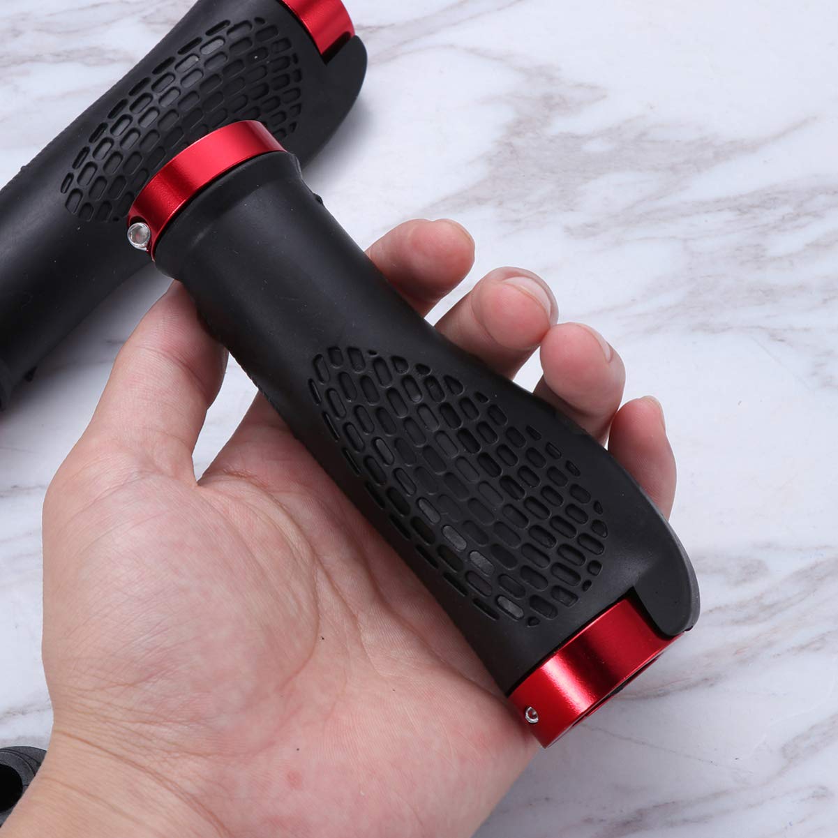 LIOOBO 1 Pair Non-Slip Bike Handlebar Grips - Ergonomic Mountain Bike Hand Grips for Comfortable Cycling - Perfect for Road Bikes, BMX, and Commuter Bicycles